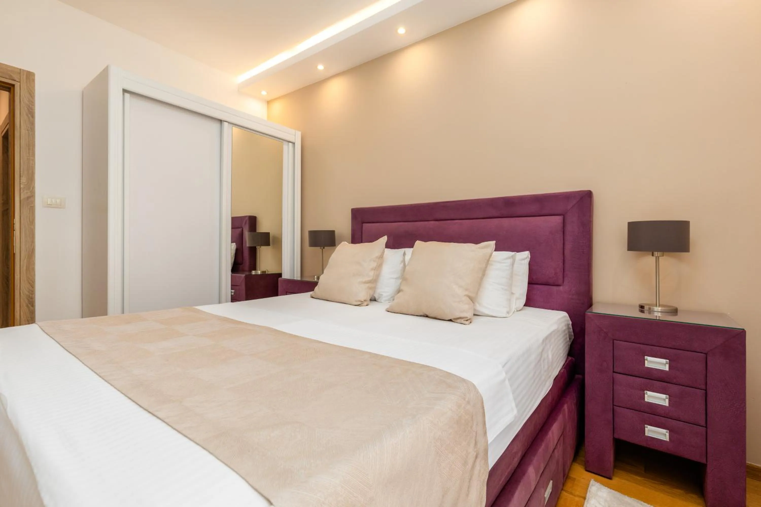 Bed in Apart hotel M S KATUNJANIN