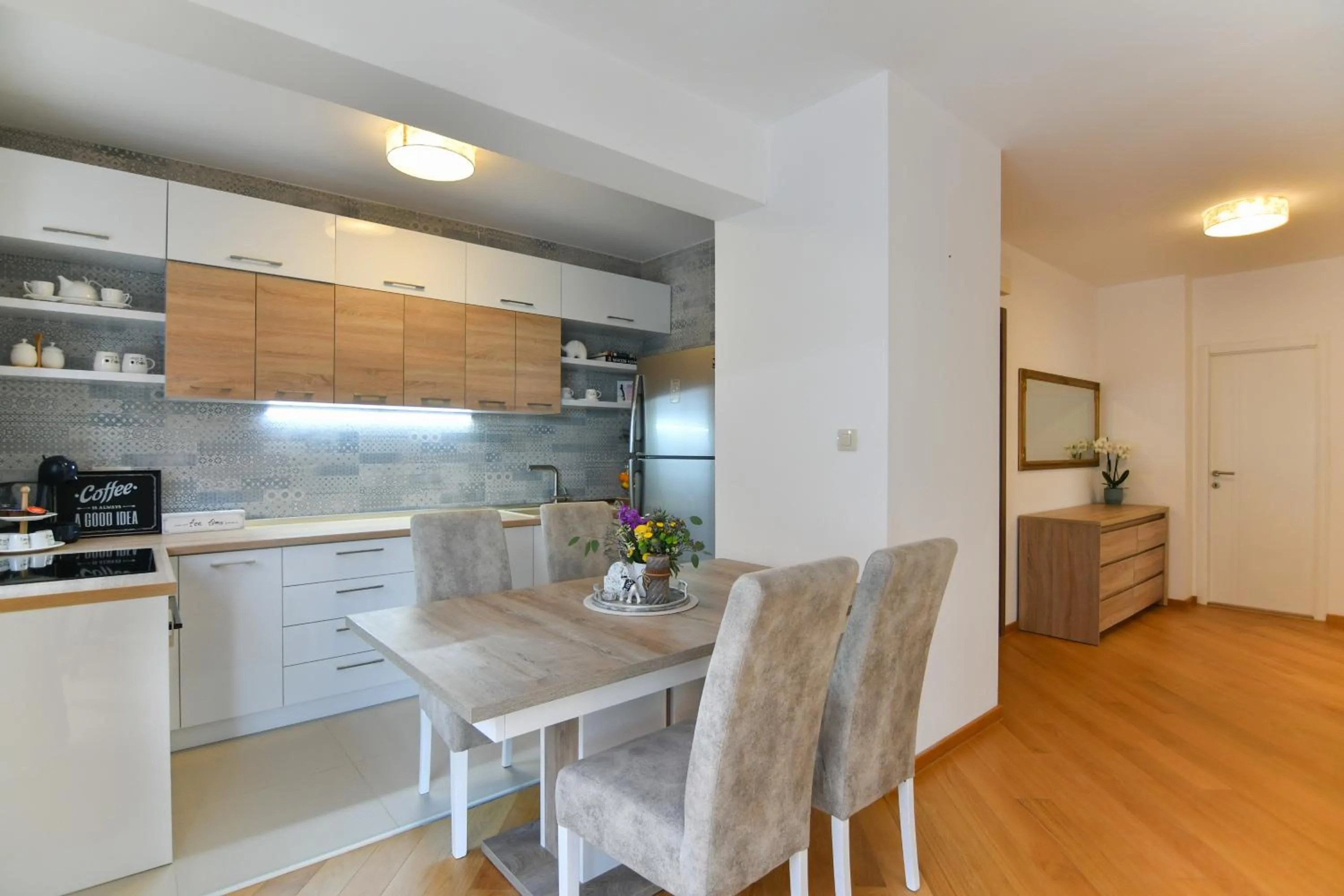 kitchen in Apart hotel M S KATUNJANIN