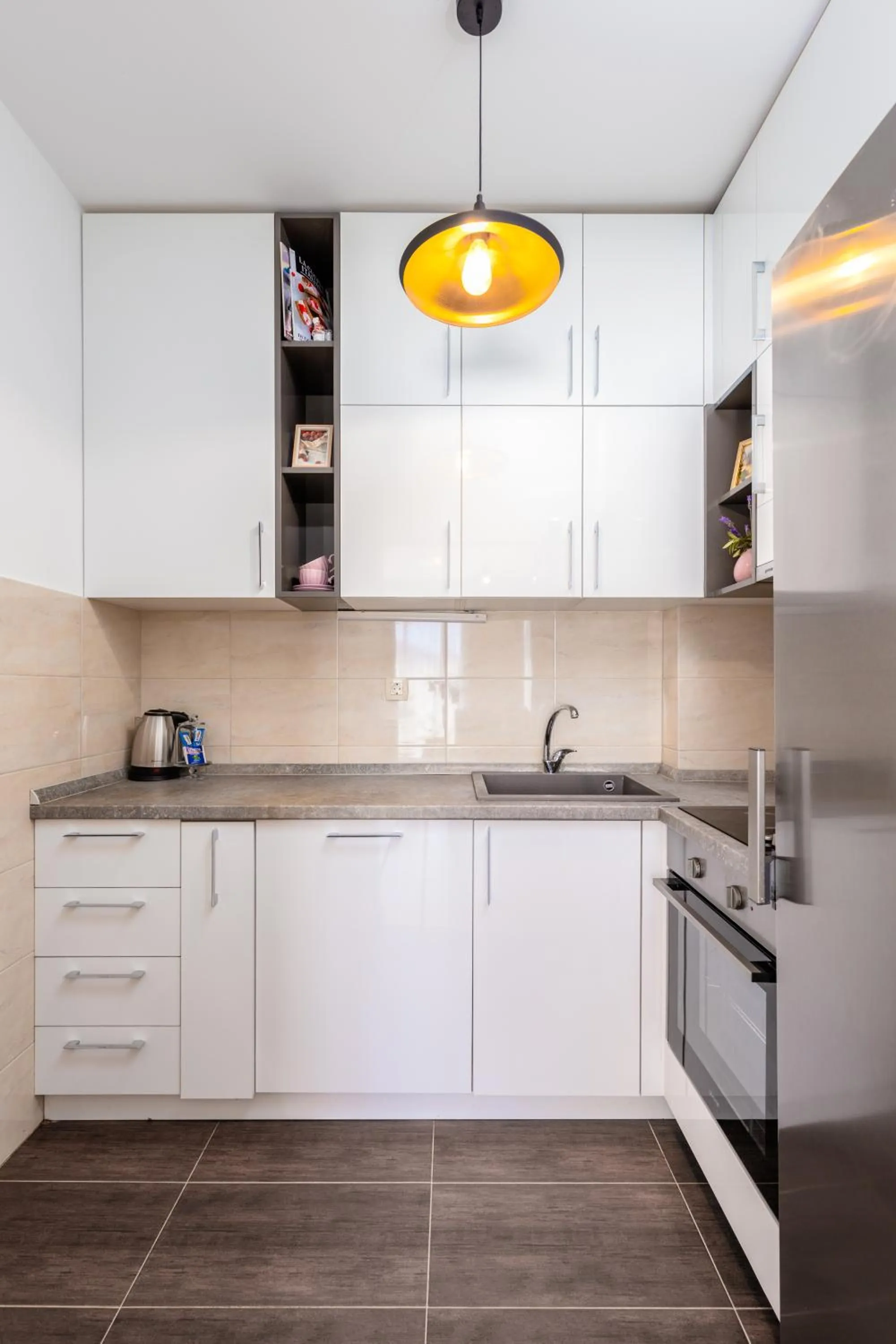 kitchen in Apart hotel M S KATUNJANIN