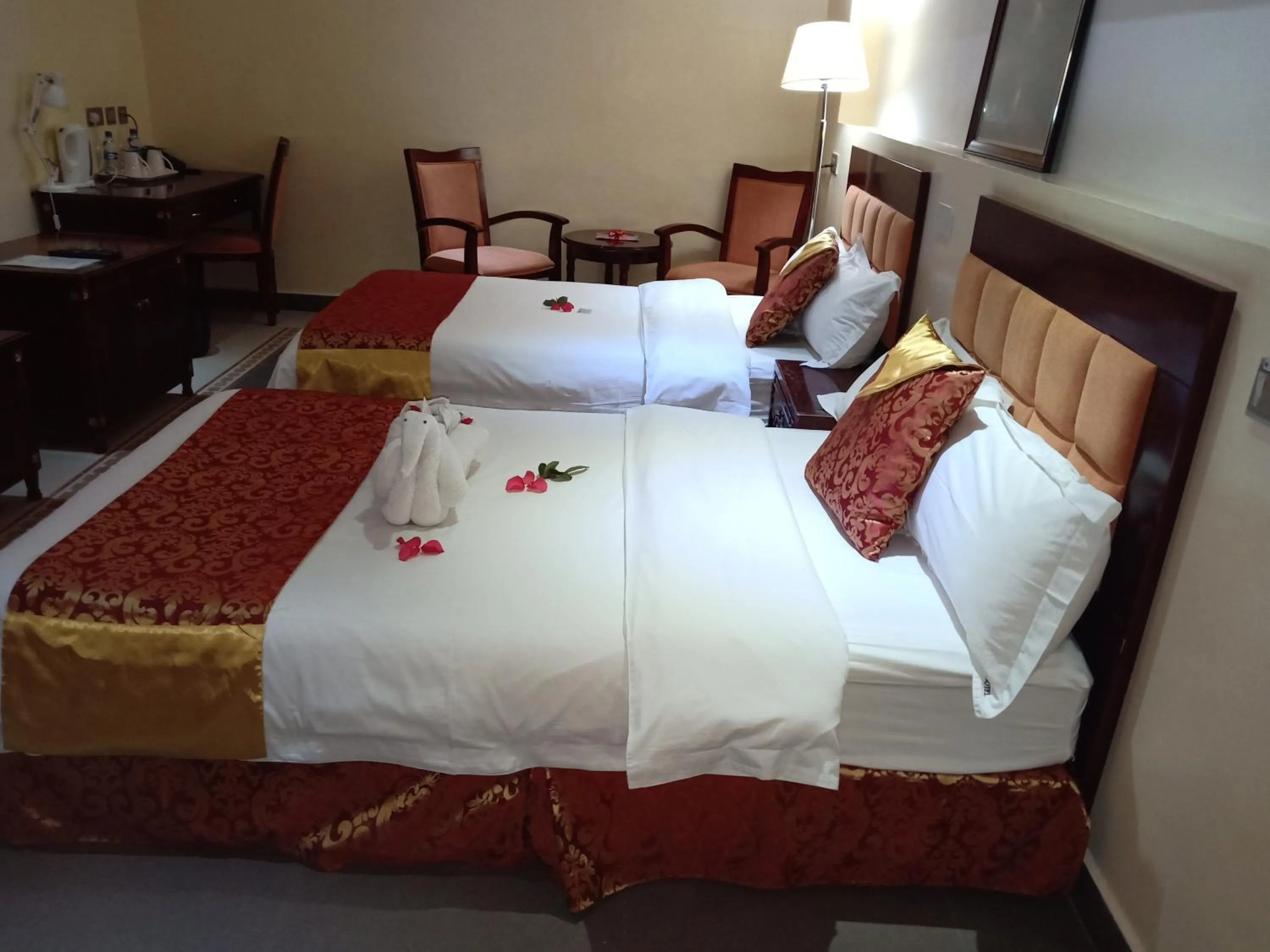 Photo of the whole room, Bed in Falcon Heights Hotel