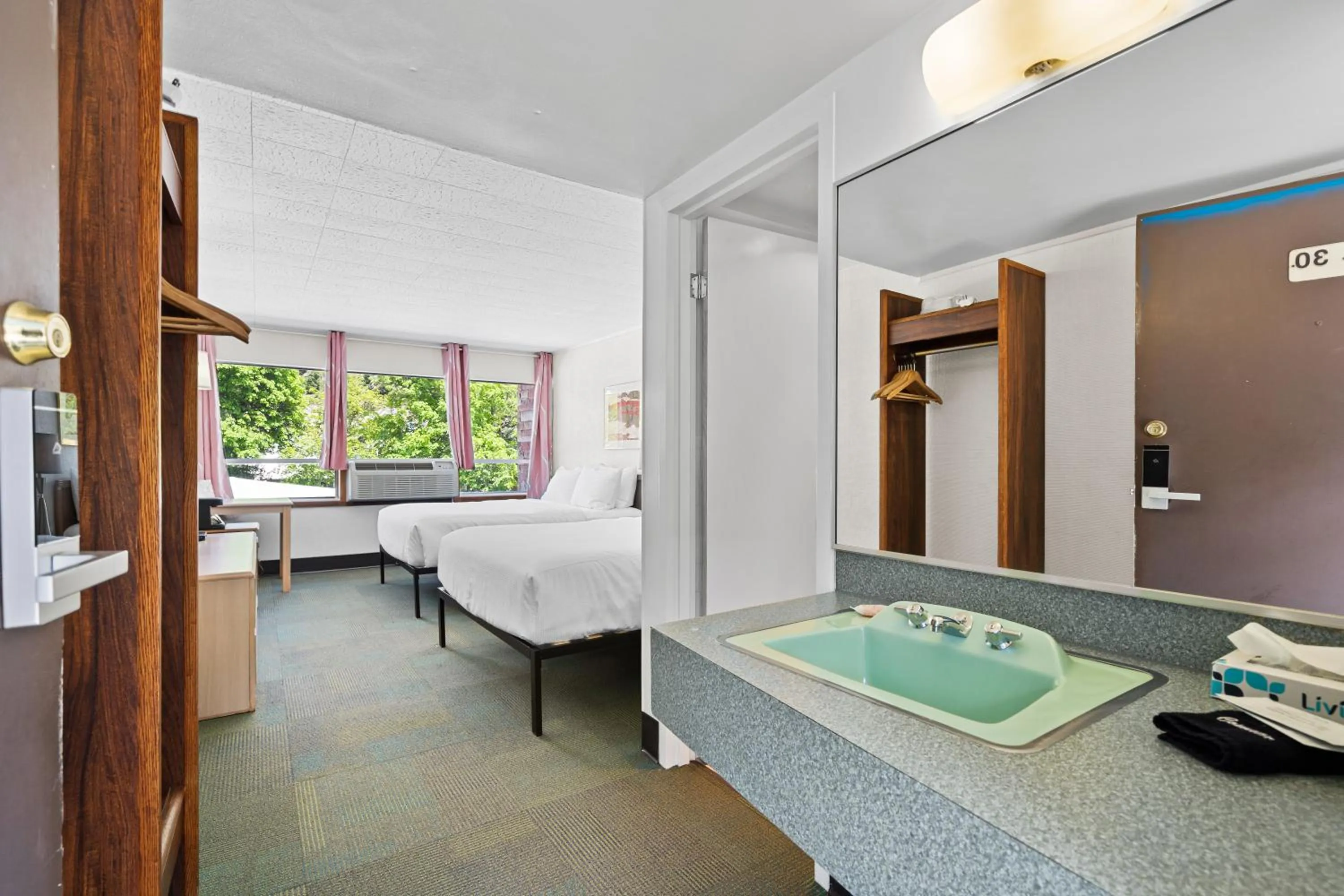 Bedroom, Bed in Stardust Motel Wallace