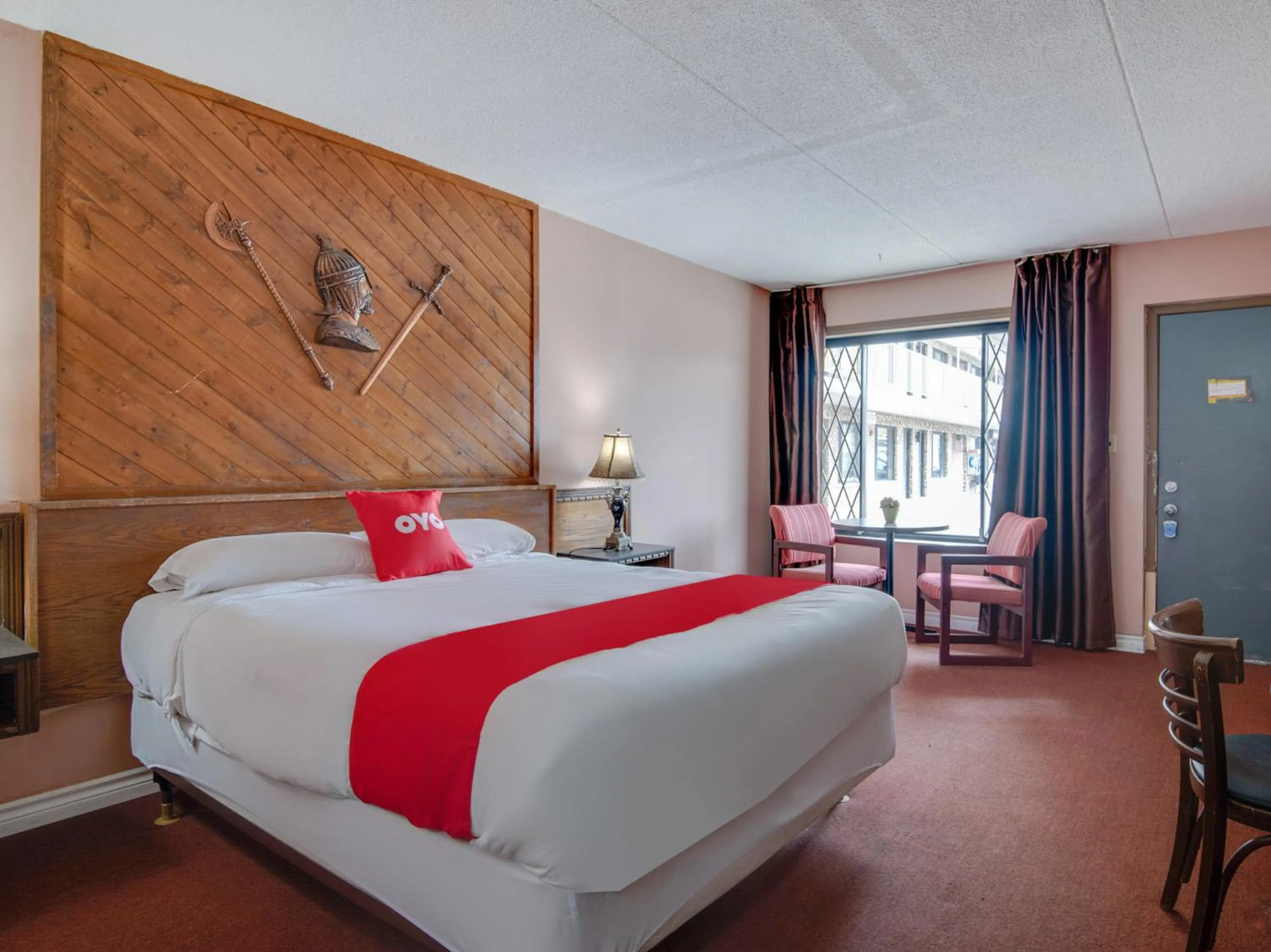 Bedroom in Falls Inn Near Casino Niagara By OYO