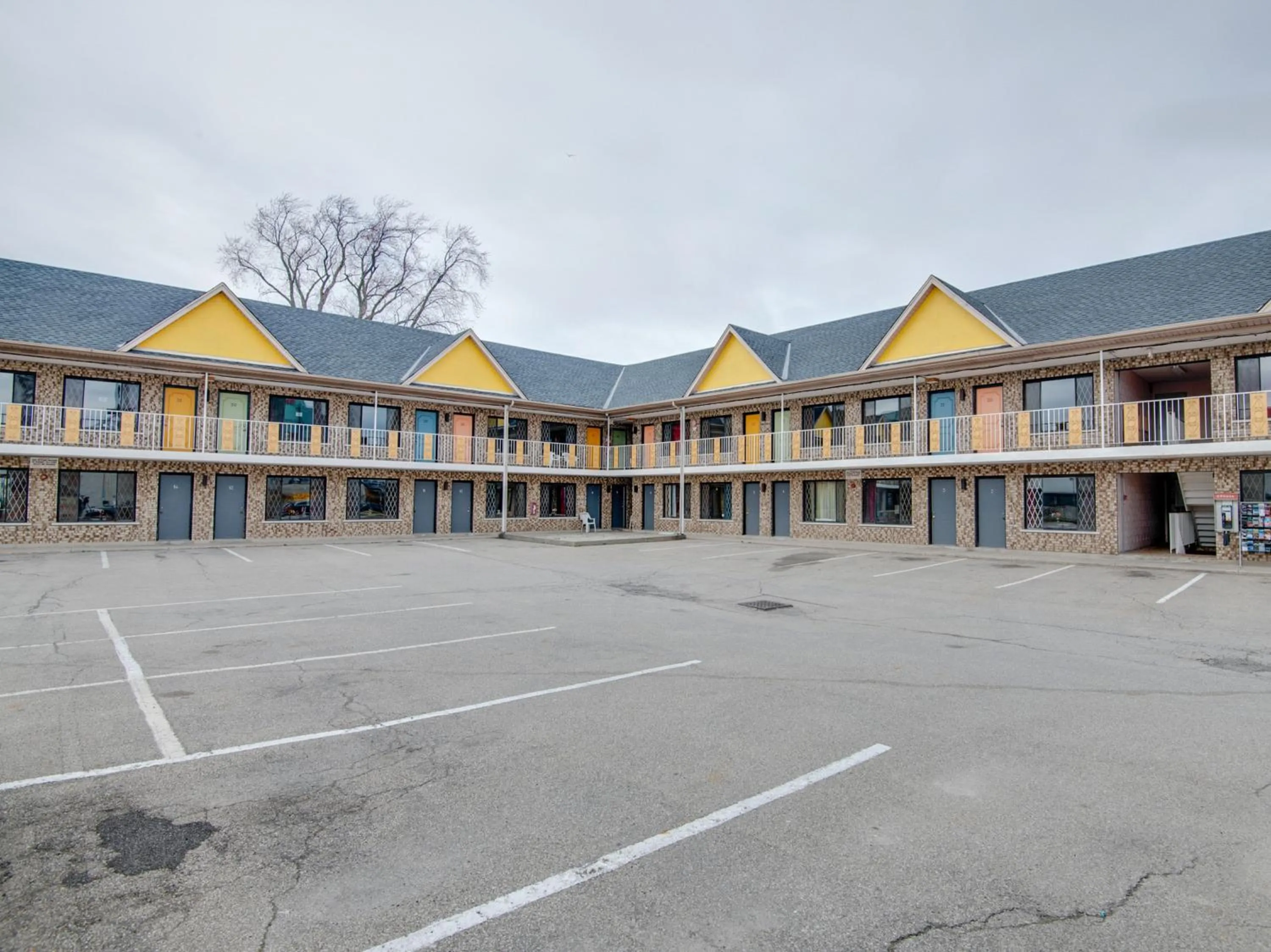 Property Building in Falls Inn Near Casino Niagara By OYO