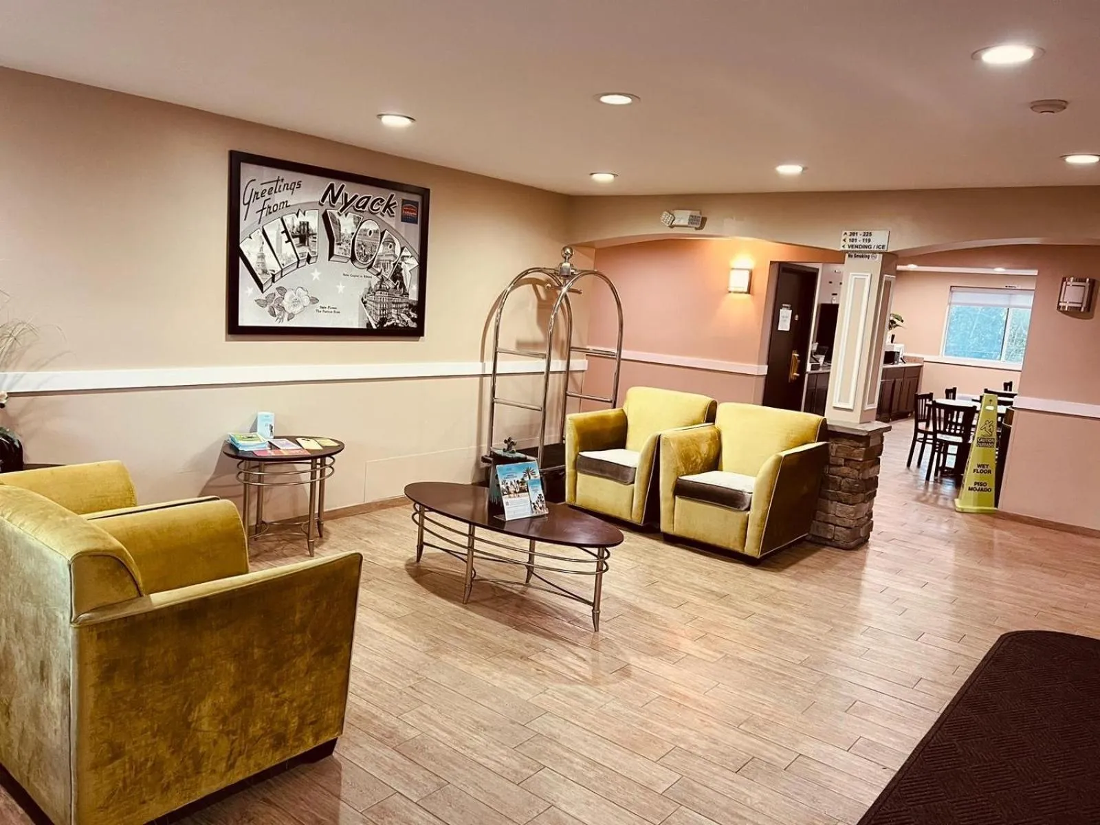 Seating area, Lobby/Reception in Super 8 by Wyndham Nyack NY