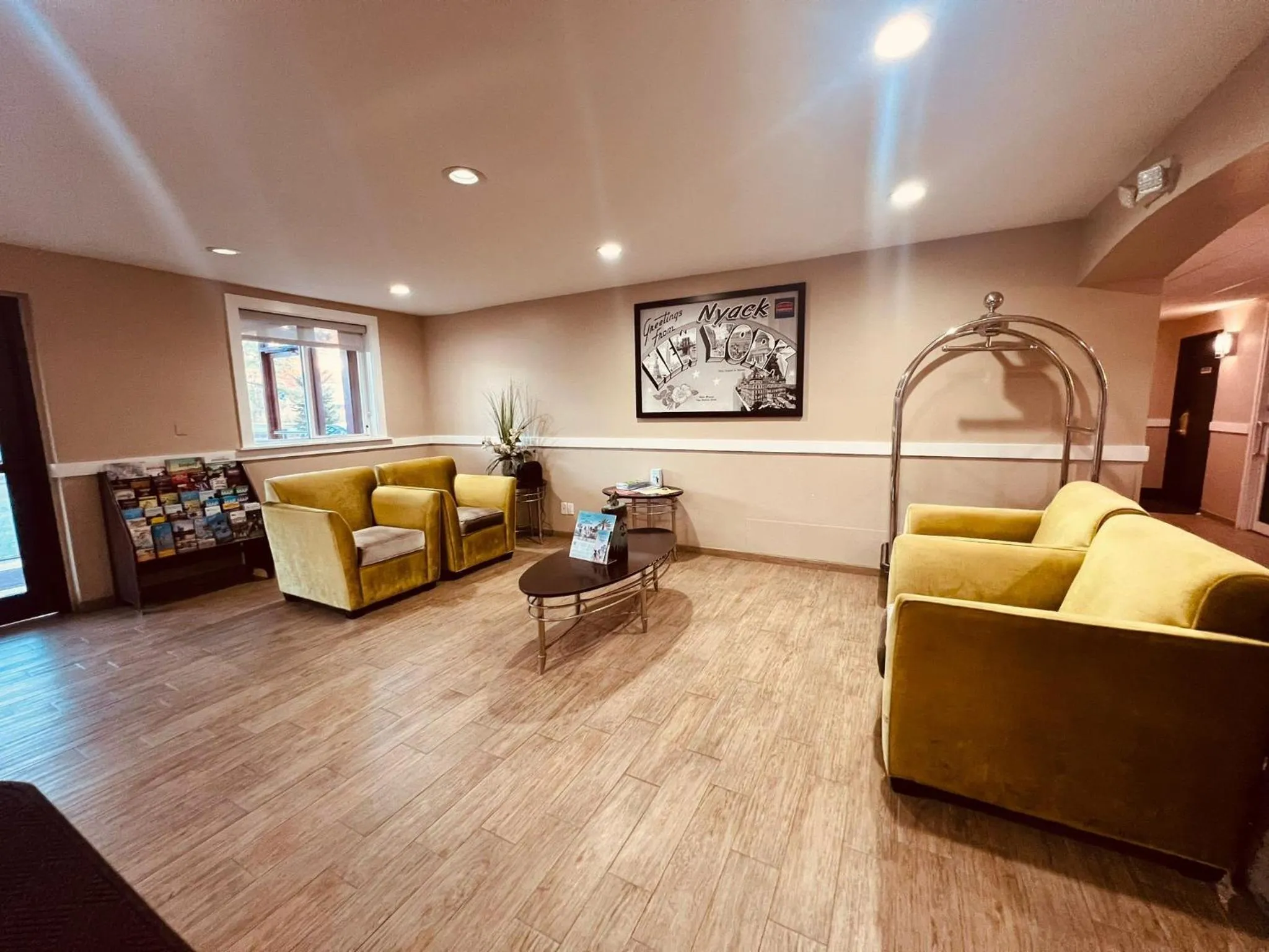 Seating Area in Super 8 by Wyndham Nyack NY