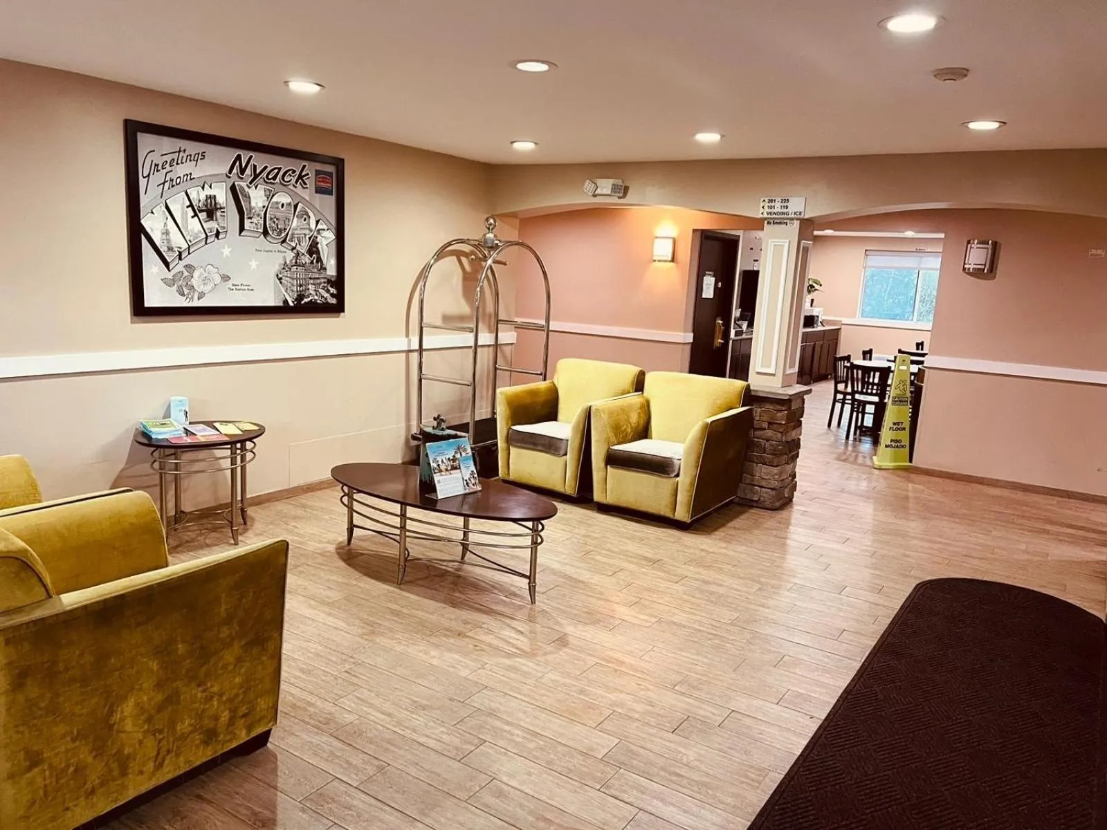 Seating area, Lobby/Reception in Super 8 by Wyndham Nyack NY