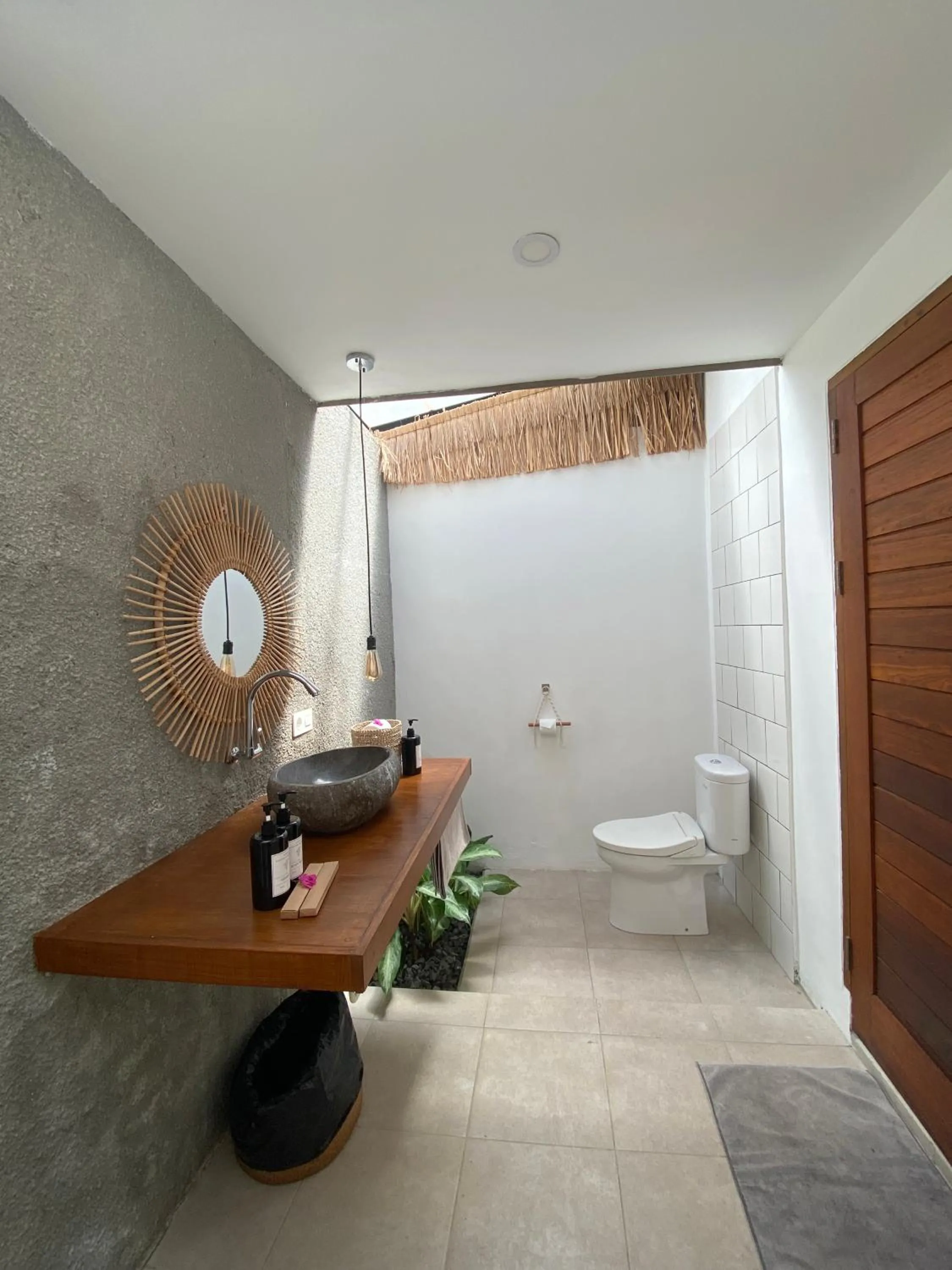 Toilet in Suku Lifestyle Hotel & Villas