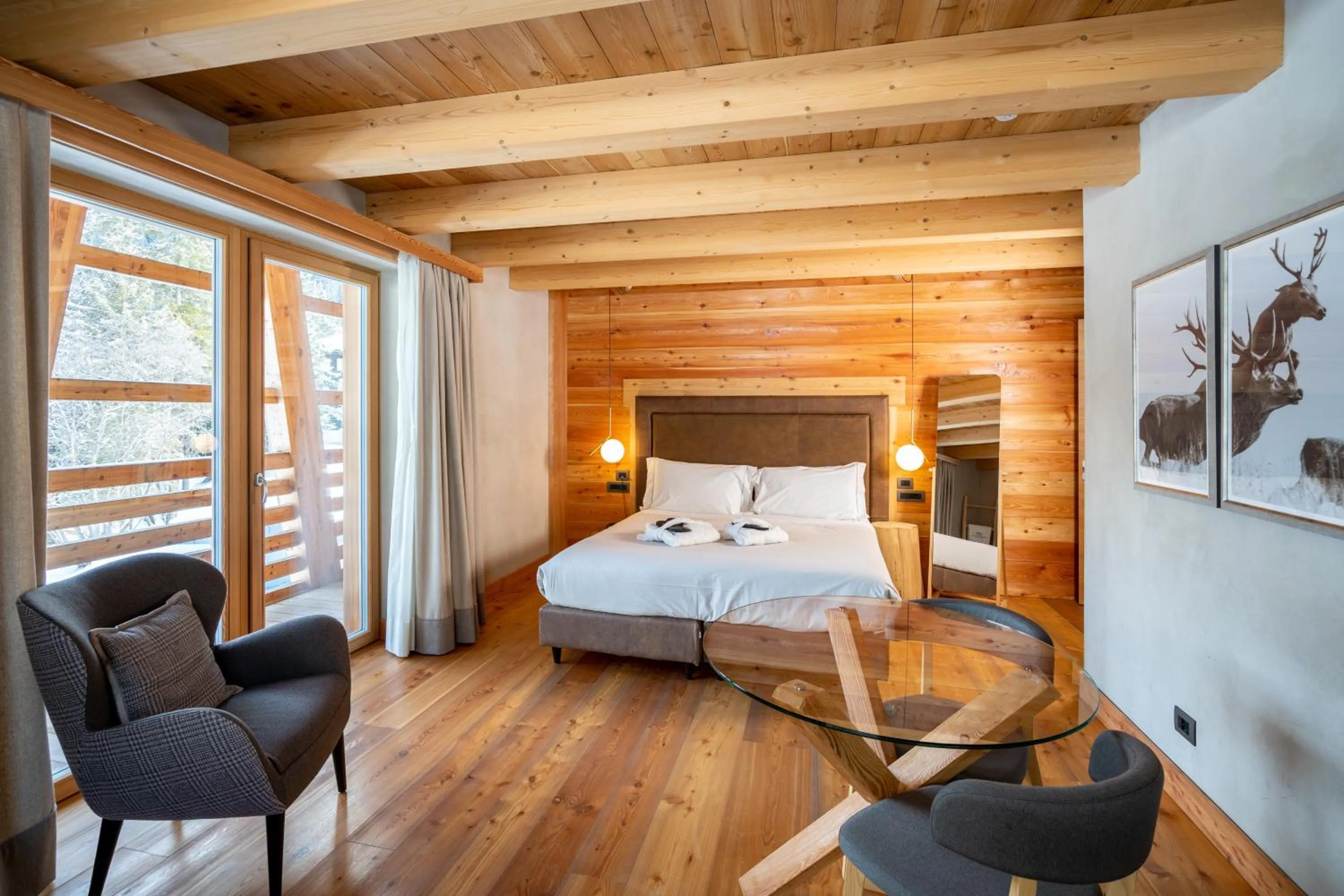 Bedroom, Bed in Au Charmant Petit Lac - Ecohotel Parc & Spa