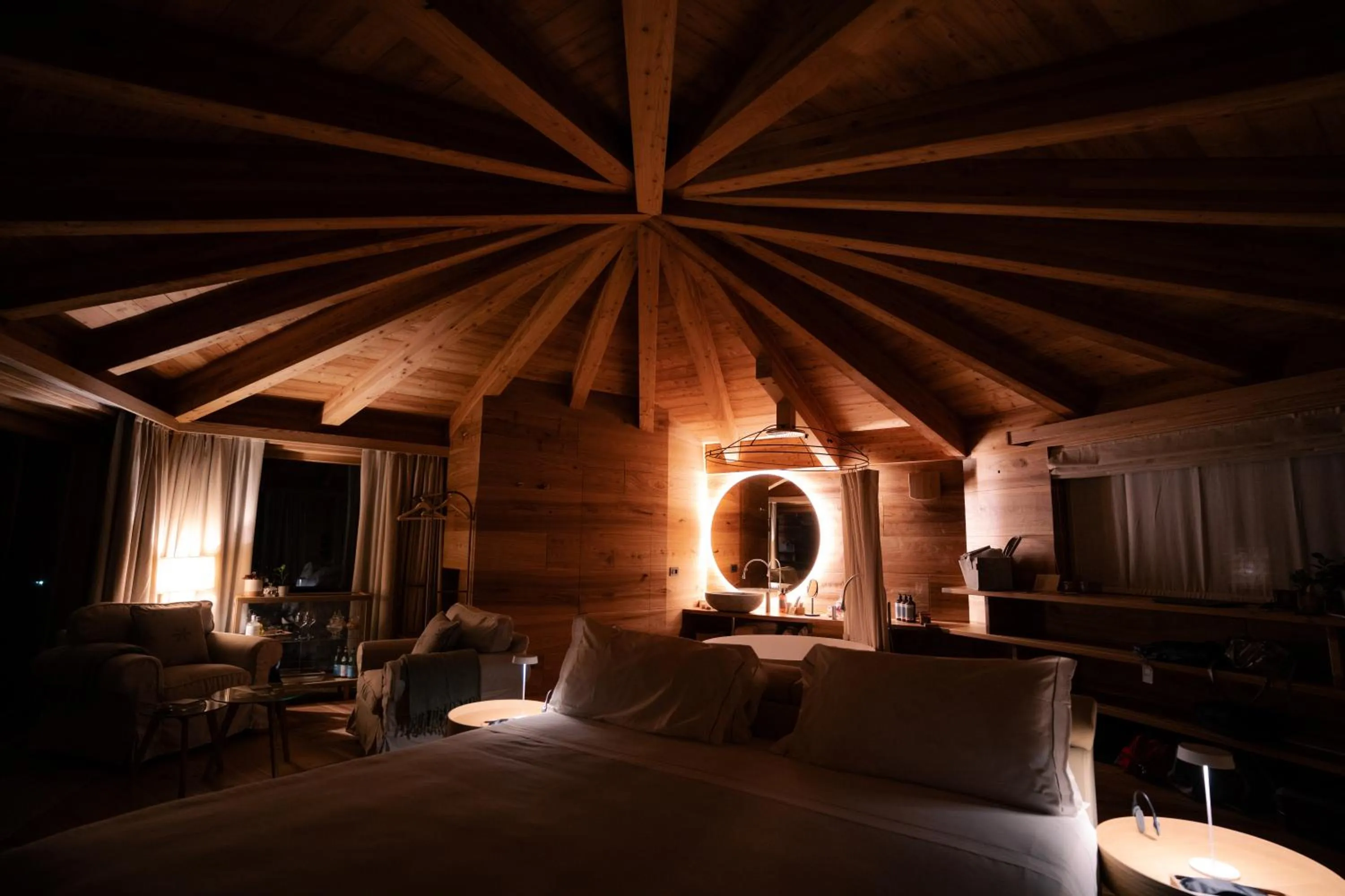 Bedroom, Bed in Au Charmant Petit Lac - Ecohotel Parc & Spa