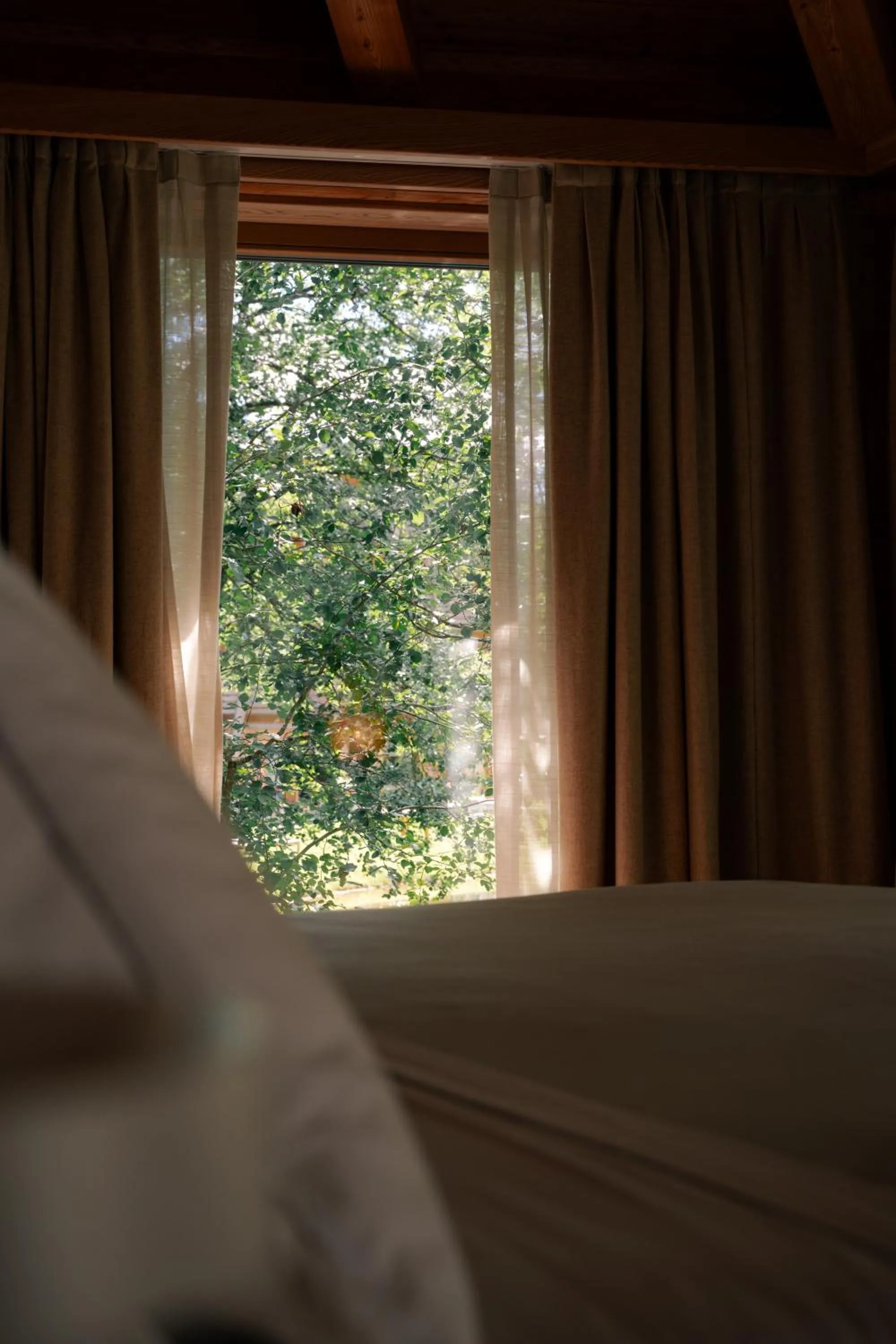 Decorative detail, Bed in Au Charmant Petit Lac - Ecohotel Parc & Spa