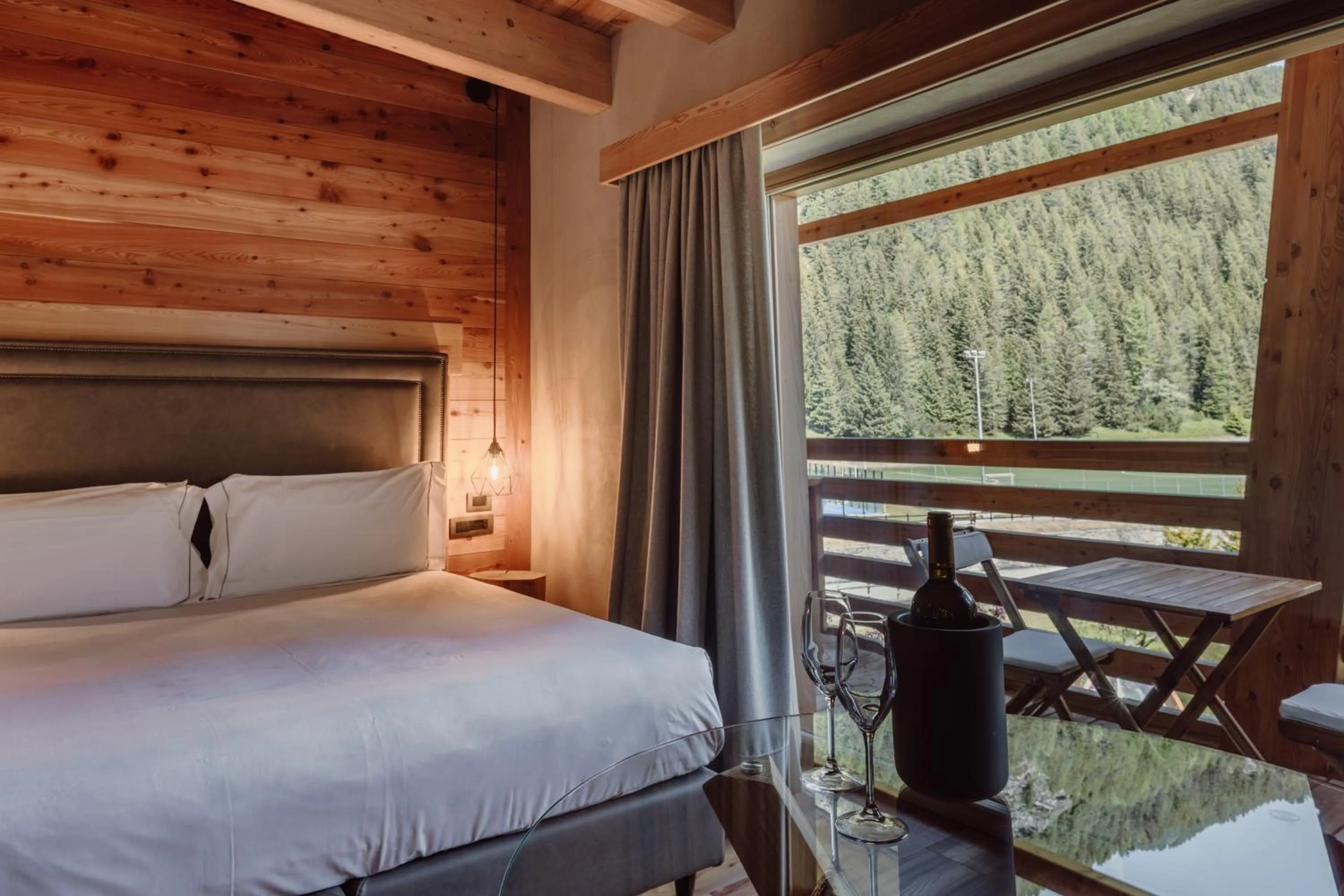 View (from property/room), Bed in Au Charmant Petit Lac - Ecohotel Parc & Spa