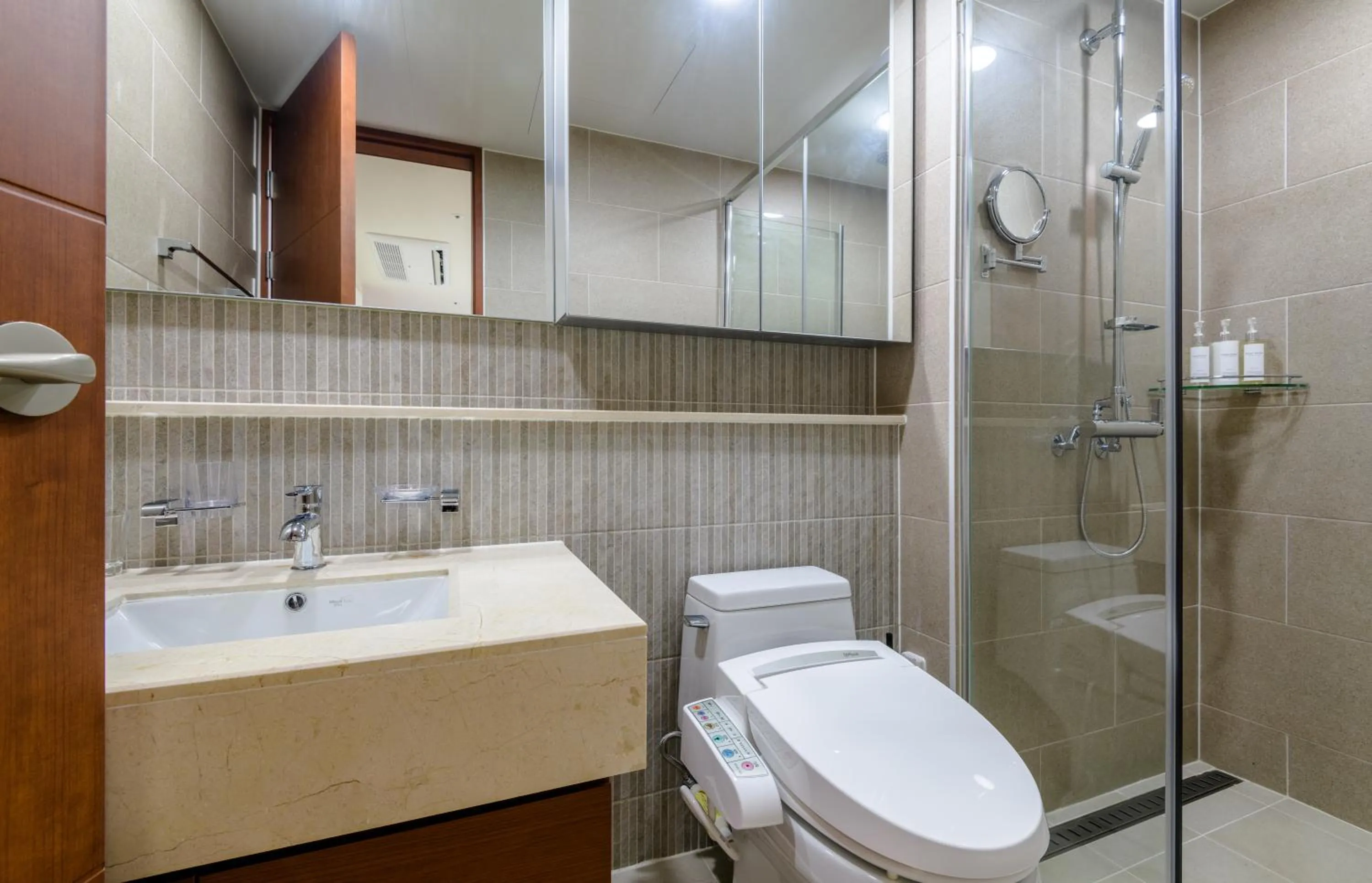 Shower in Seaside Arden