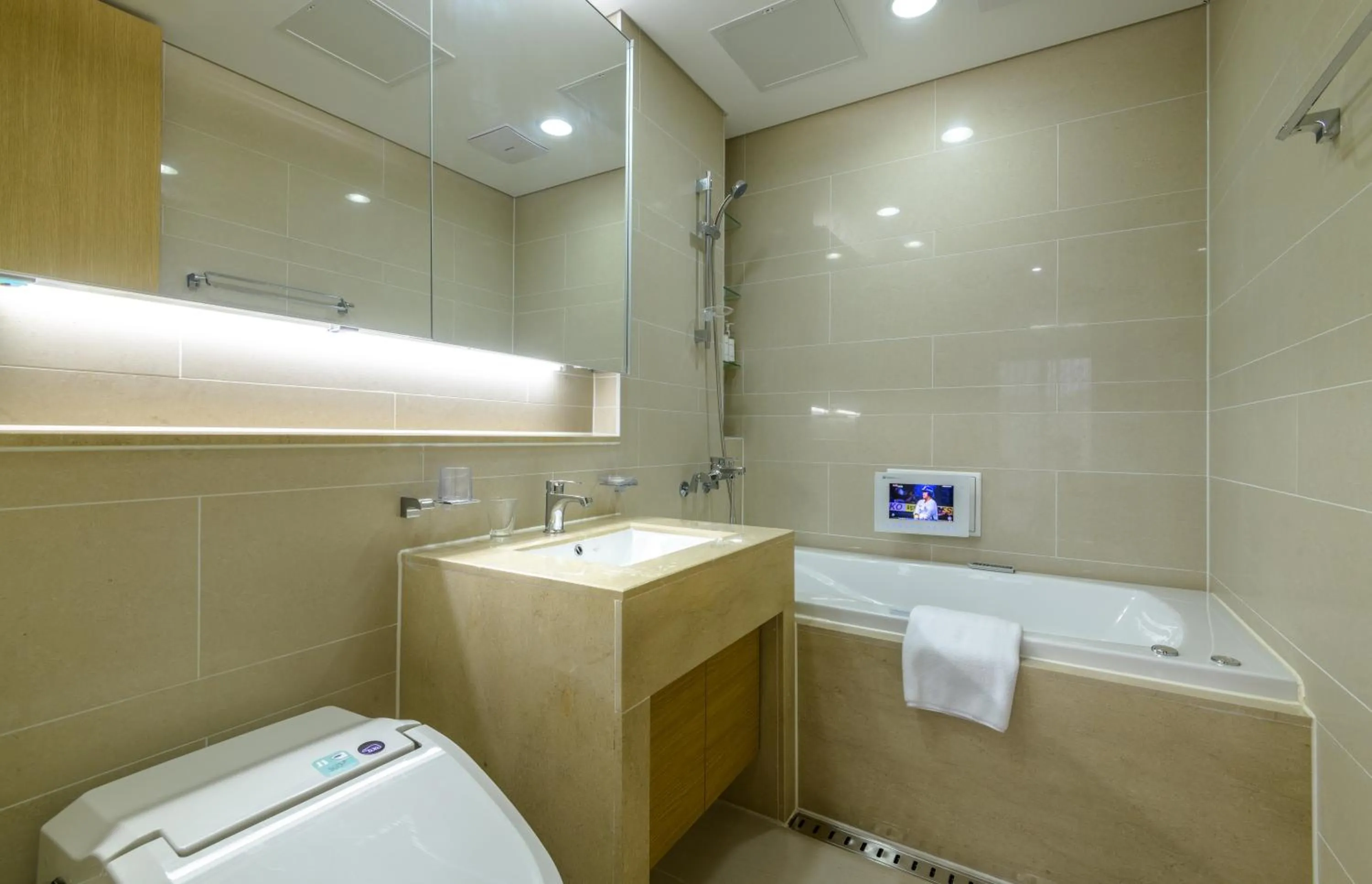 Shower in Seaside Arden