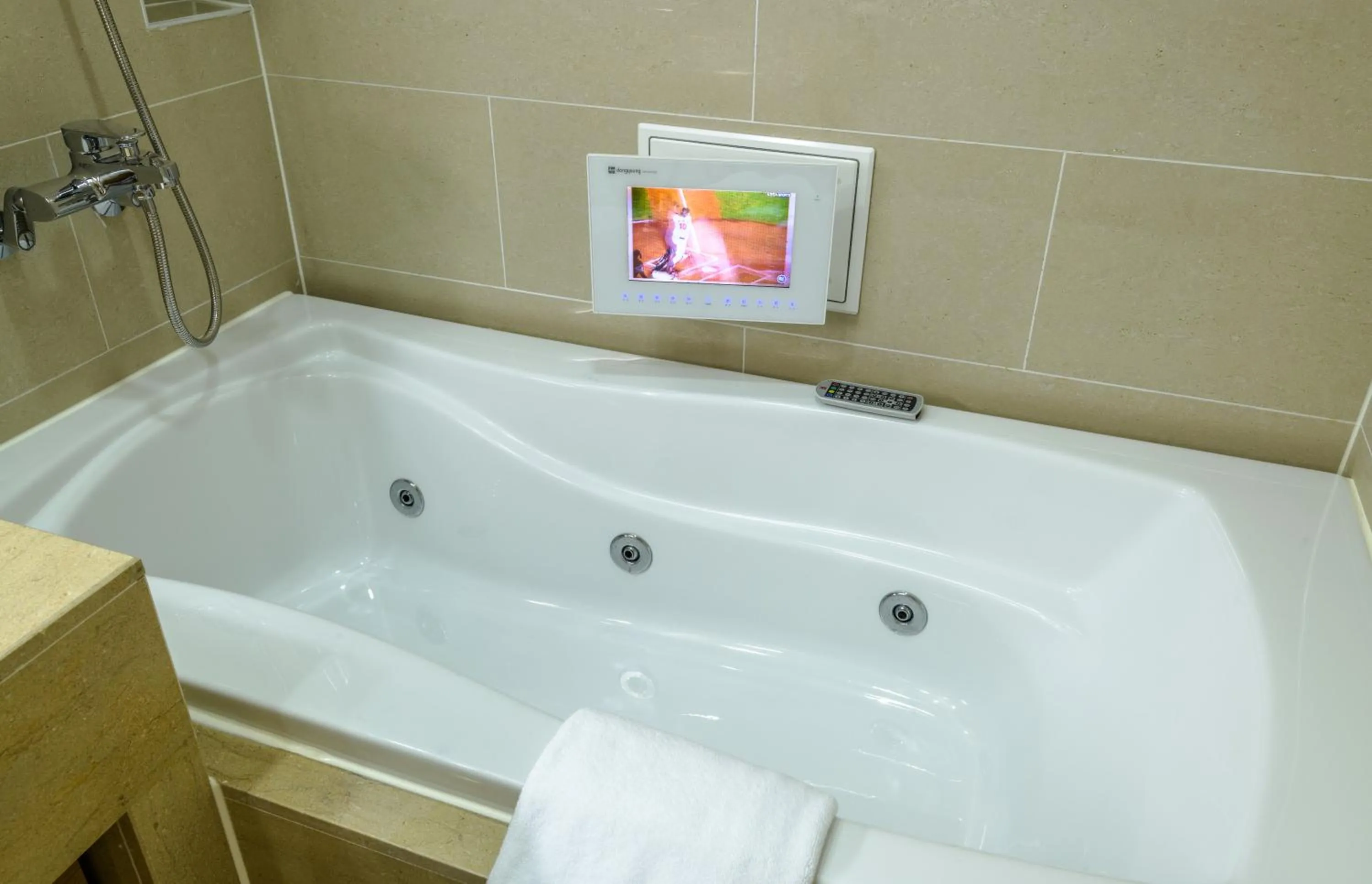 Shower in Seaside Arden