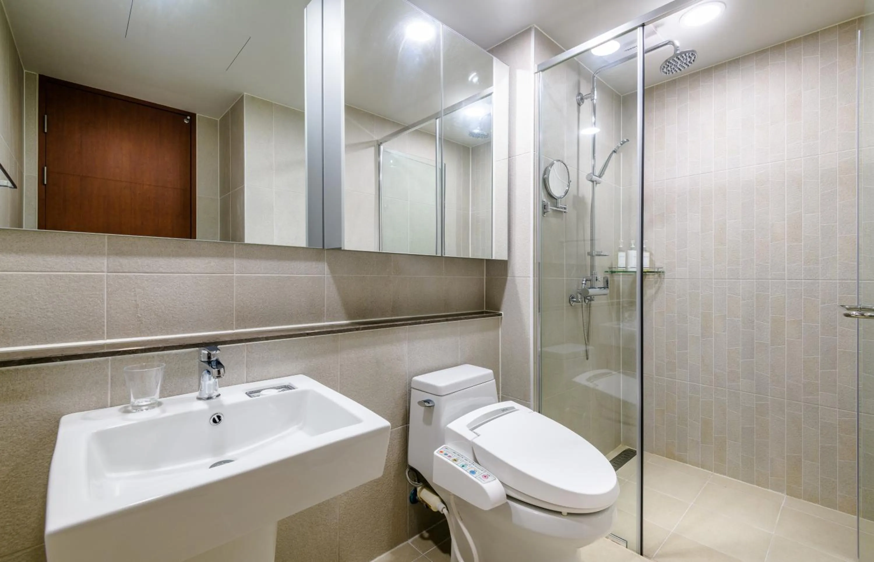 Shower in Seaside Arden