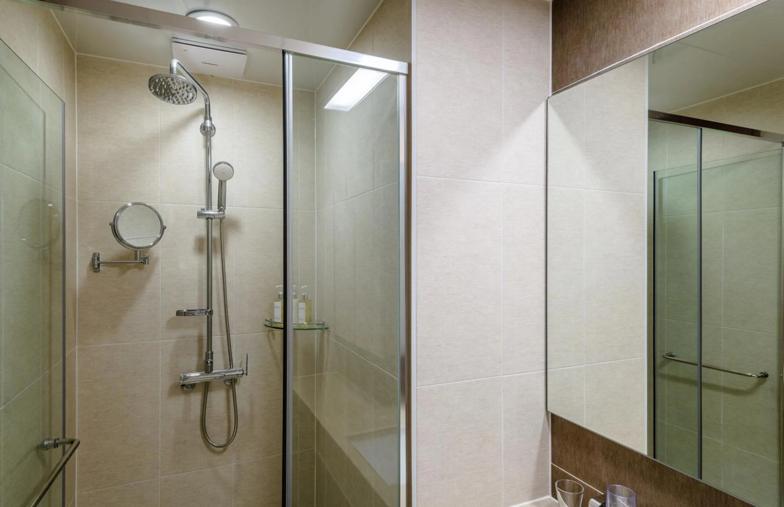 Shower in Seaside Arden