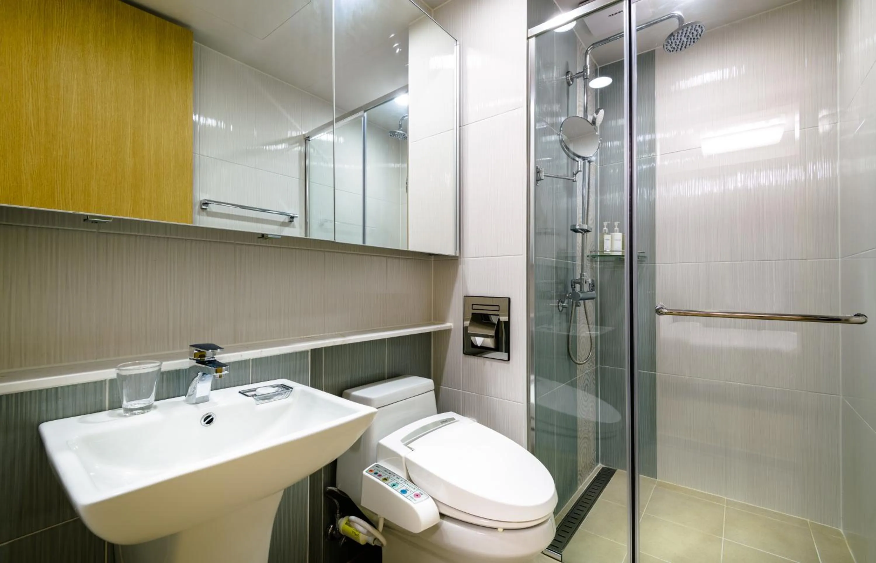 Shower in Seaside Arden