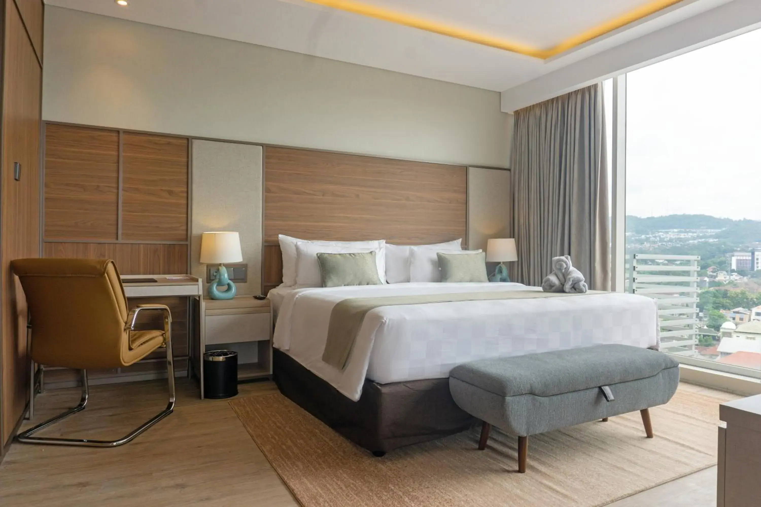 Royal Suite - 1 King Bed - City View in Golden Tulip Springhill Lampung Royal Suite - 1 King Bed - City View in Golden Tulip Springhill Lampung