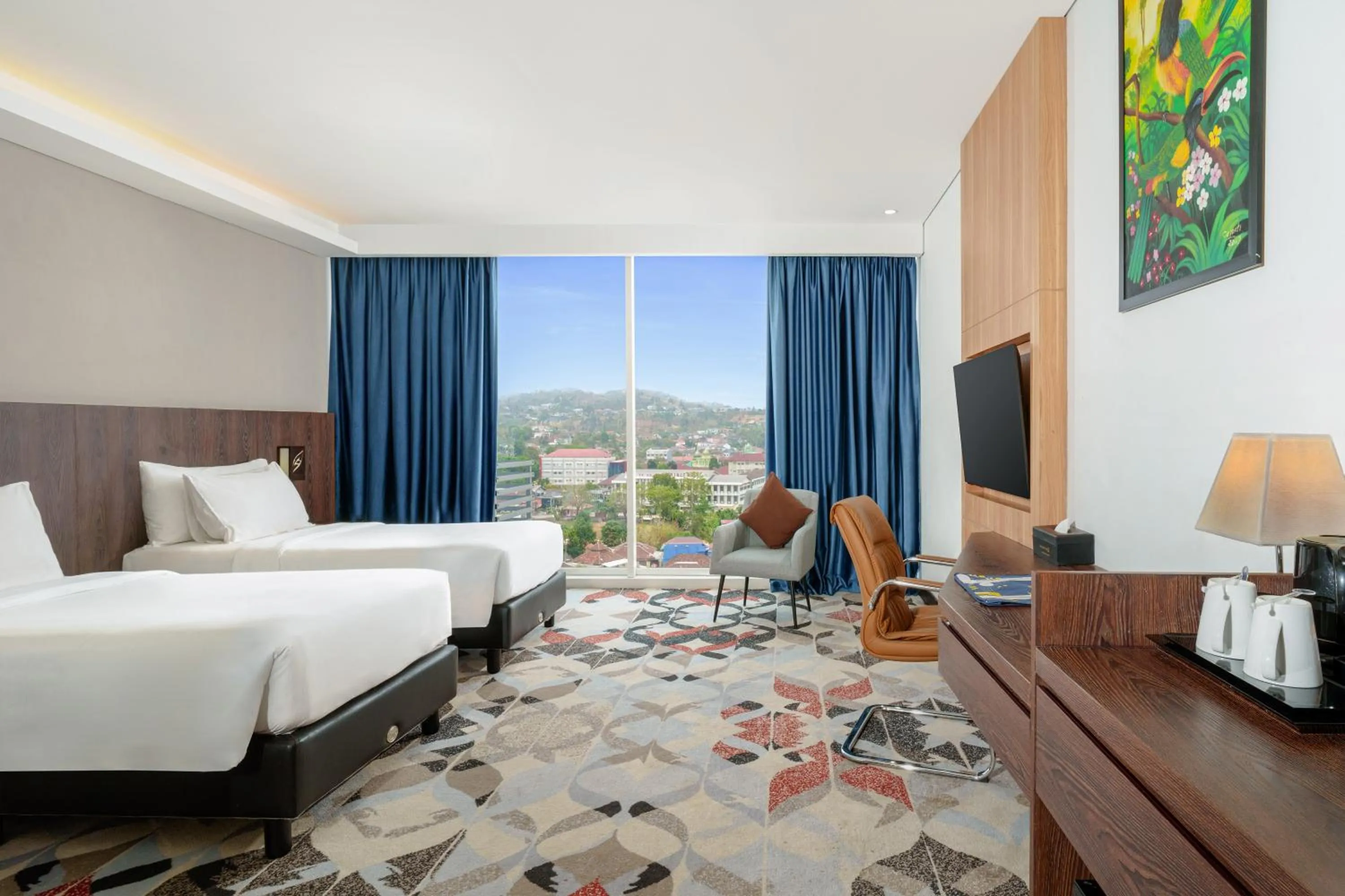 Bedroom, Bed in Golden Tulip Springhill Lampung