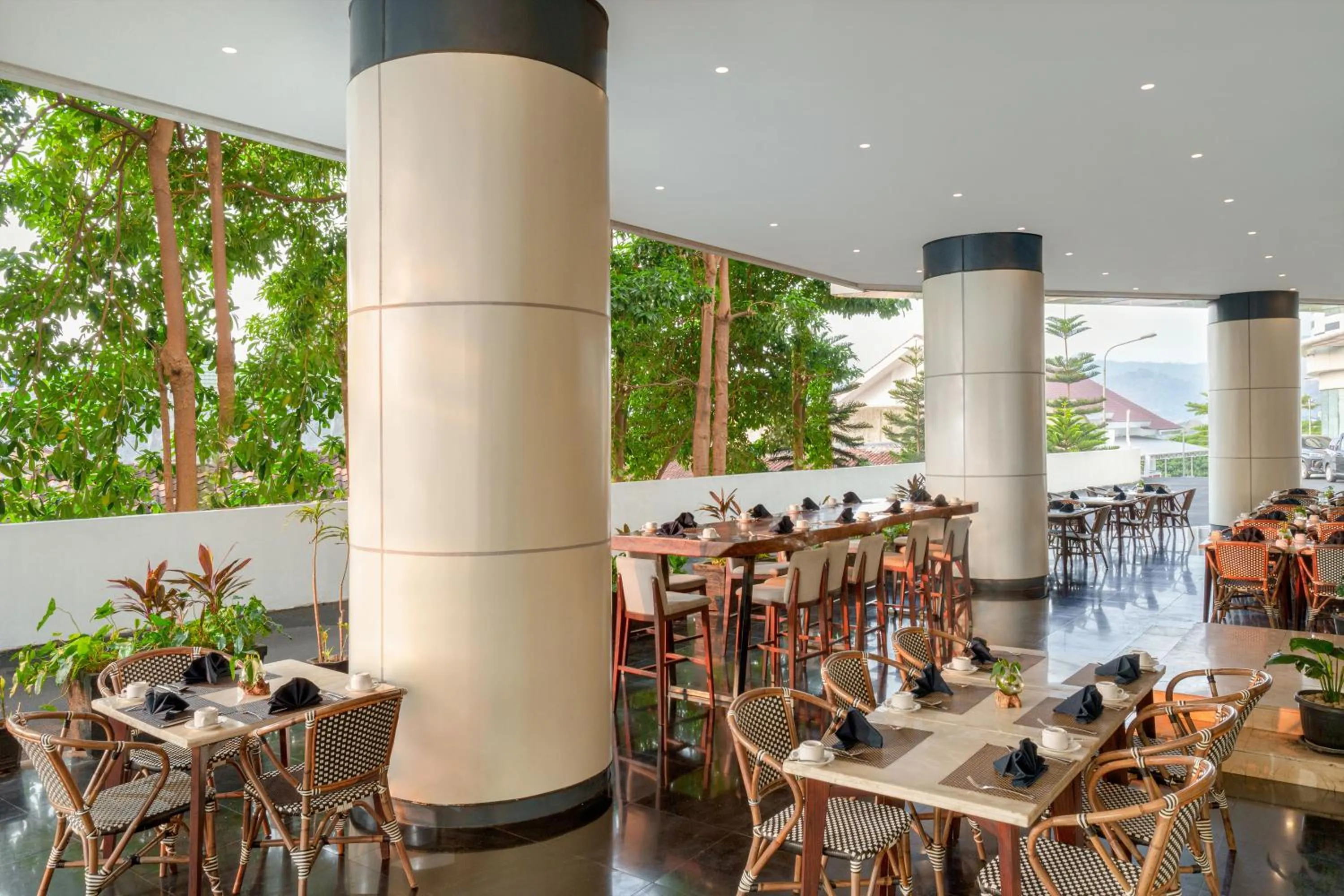 Restaurant/places to eat in Golden Tulip Springhill Lampung