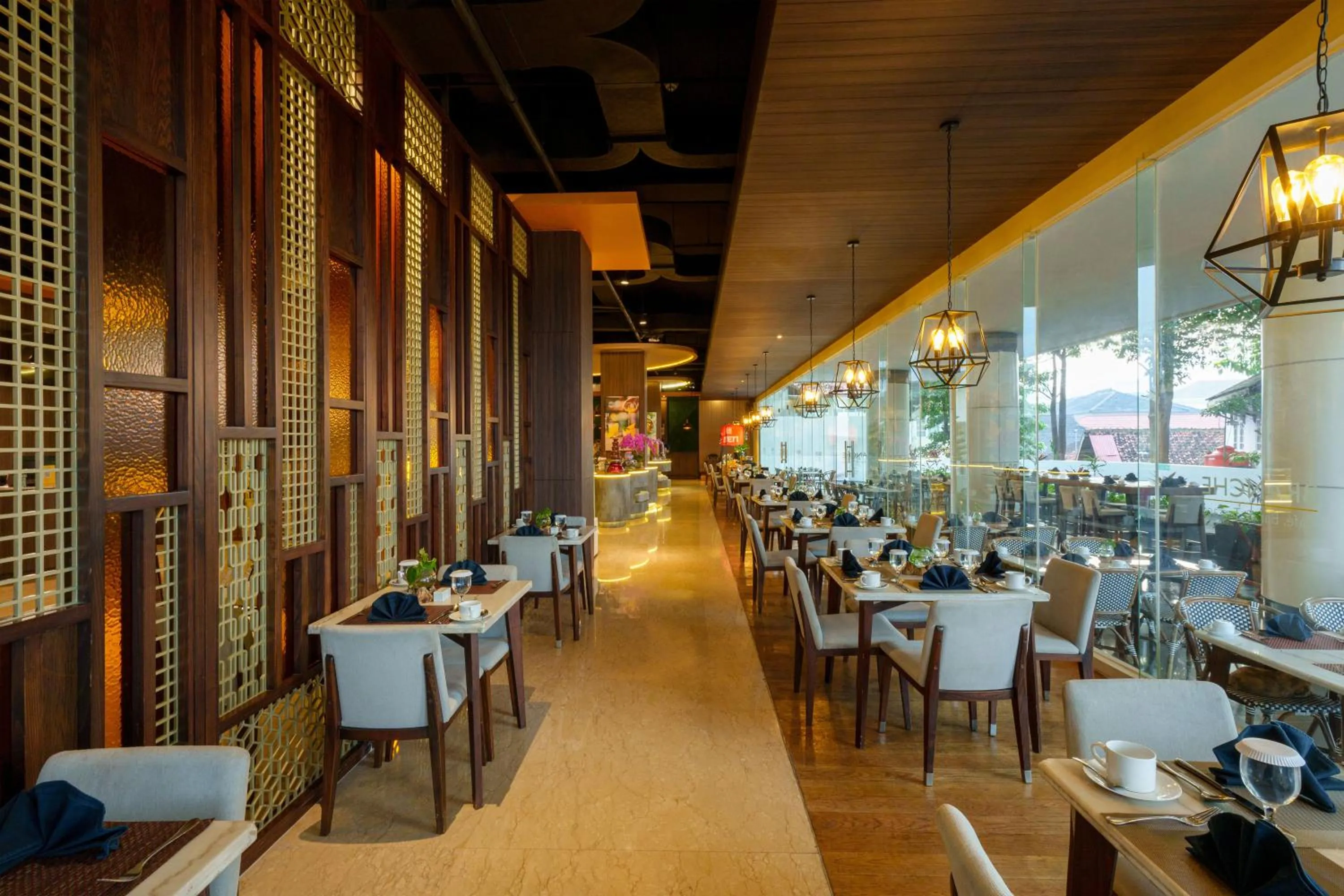 Restaurant/places to eat in Golden Tulip Springhill Lampung