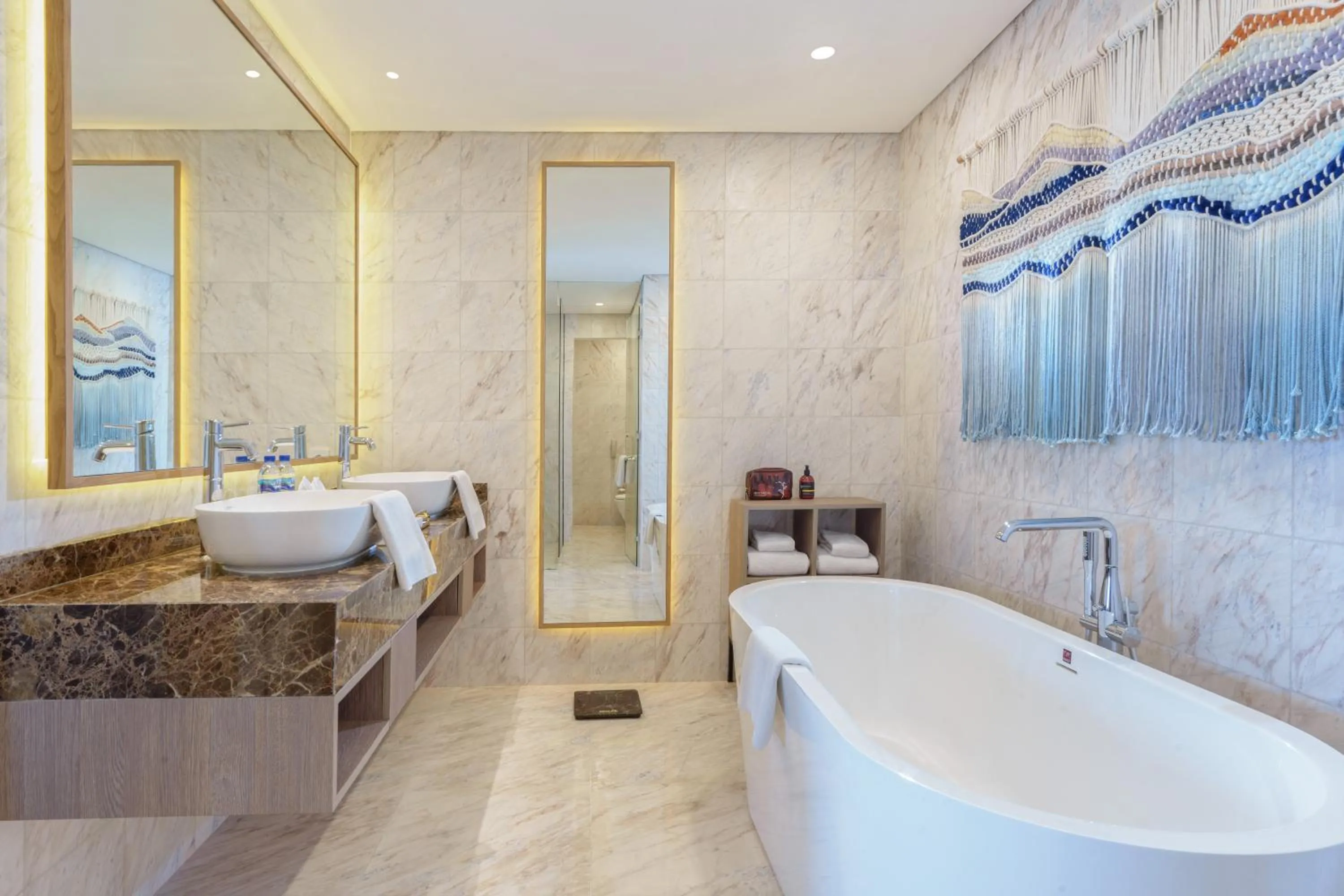 Bathroom in Golden Tulip Springhill Lampung