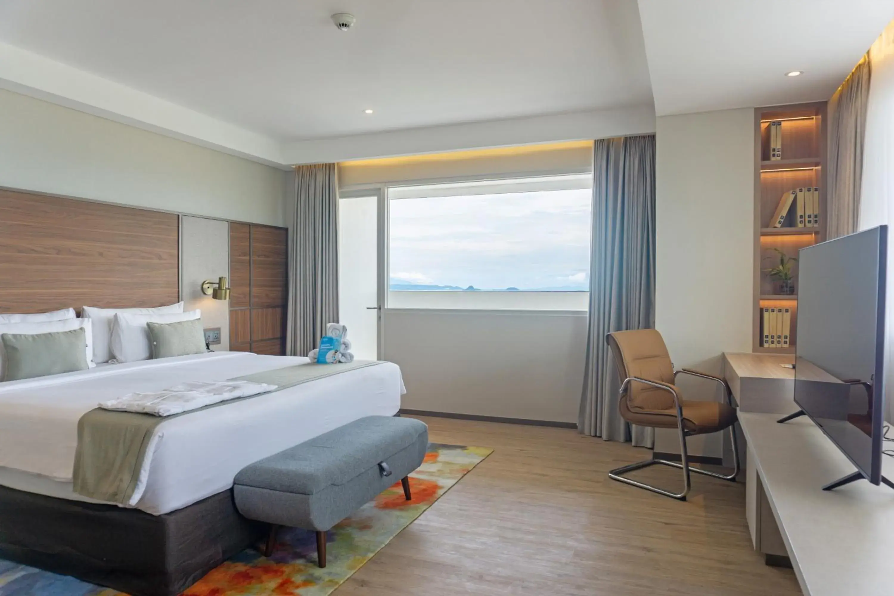 Grand Executive Room - 1 King Bed - Balcony - Sea View in Golden Tulip Springhill Lampung Grand Executive Room - 1 King Bed - Balcony - Sea View in Golden Tulip Springhill Lampung