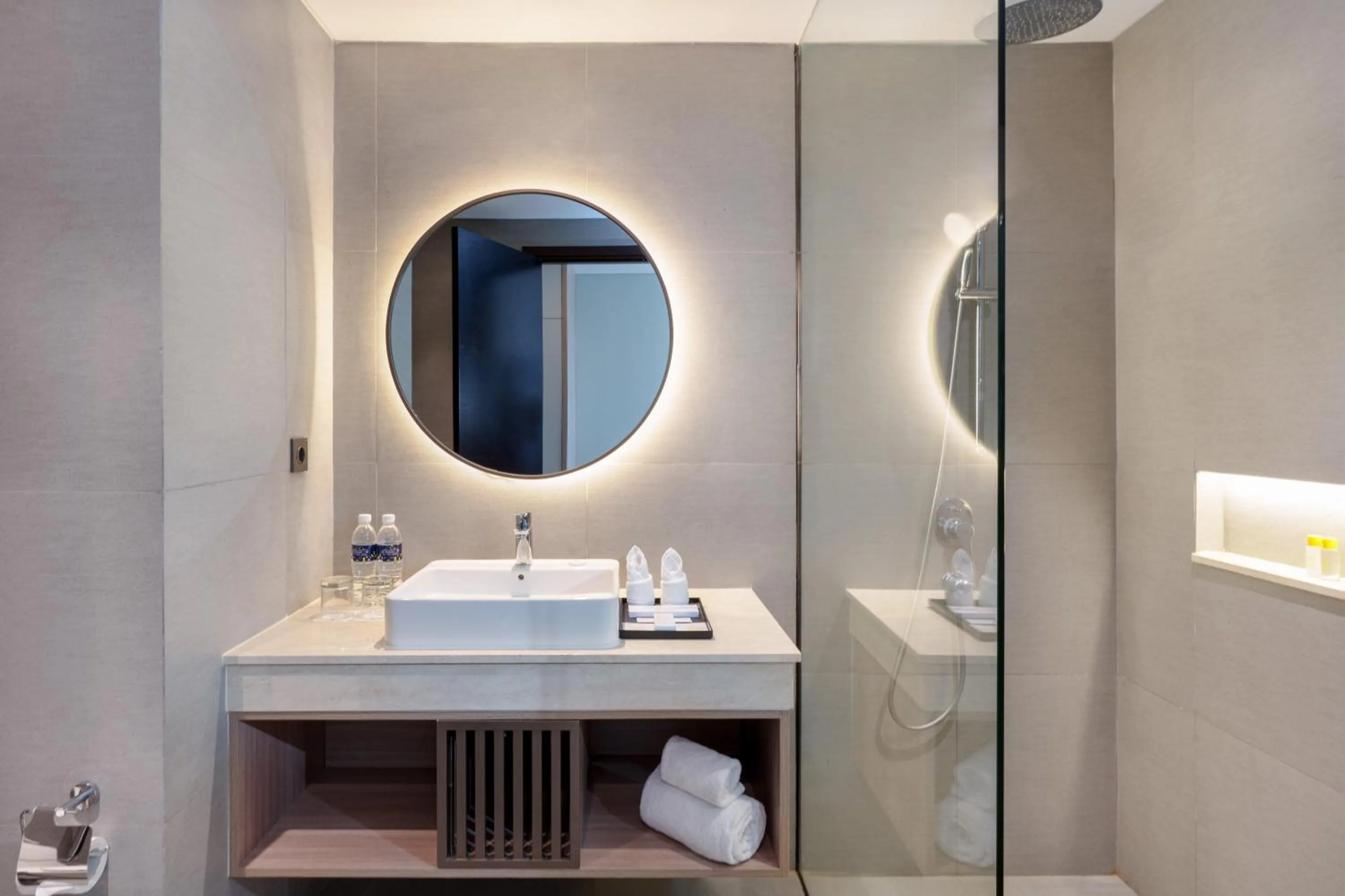 Bathroom in Golden Tulip Springhill Lampung