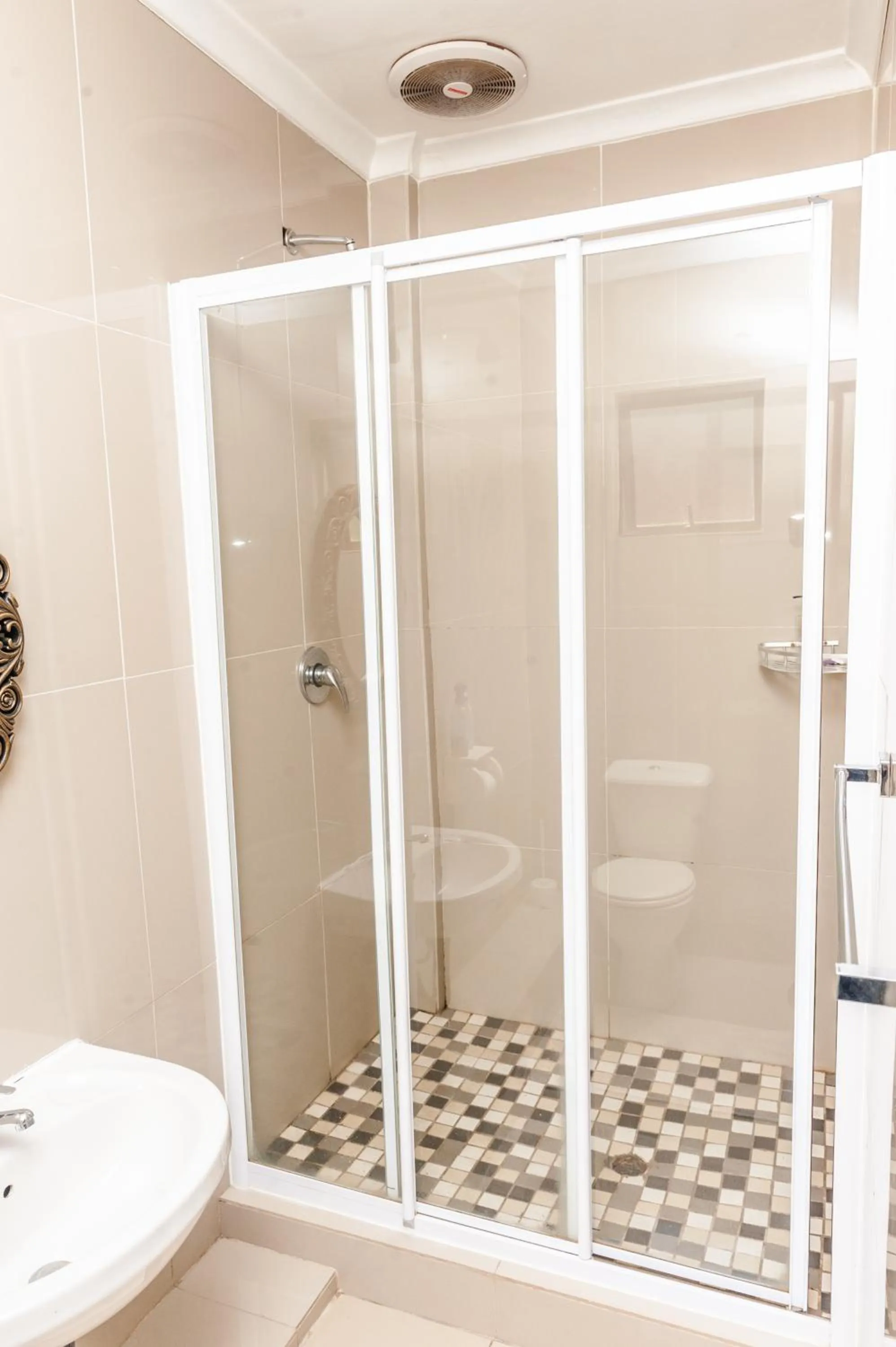 Shower in Nkosazana Guest House
