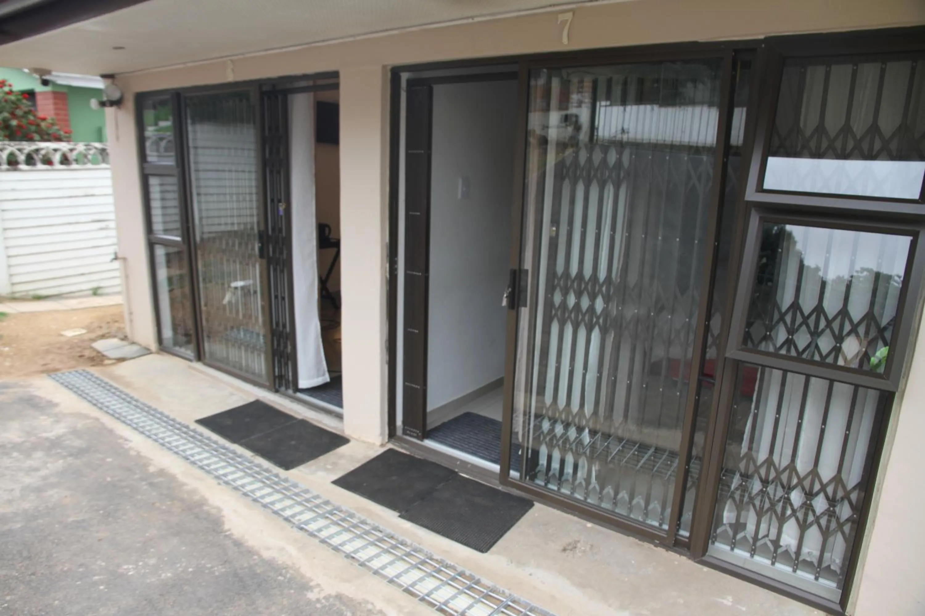 Quiet street view in Nkosazana Guest House