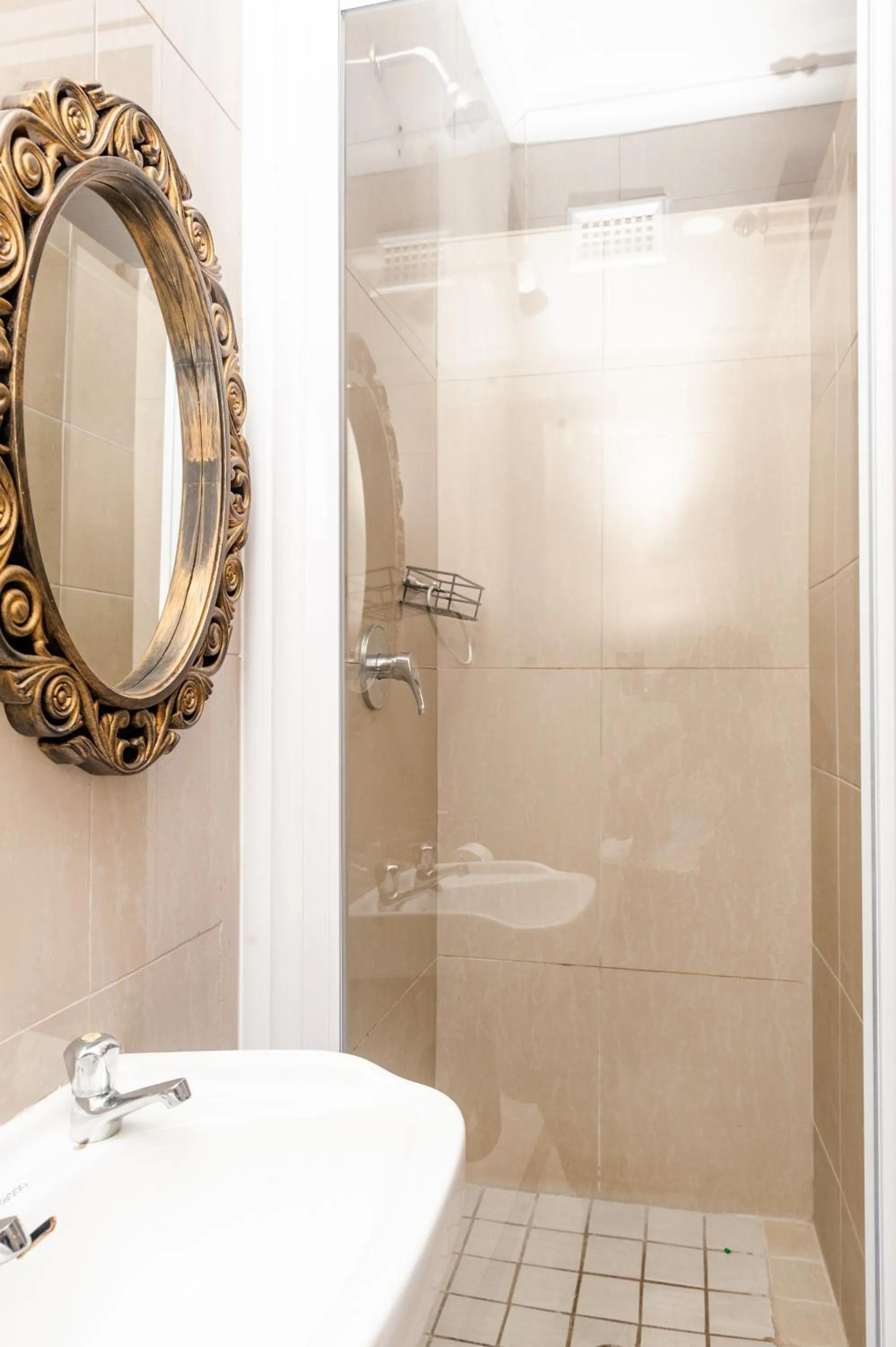 Shower in Nkosazana Guest House