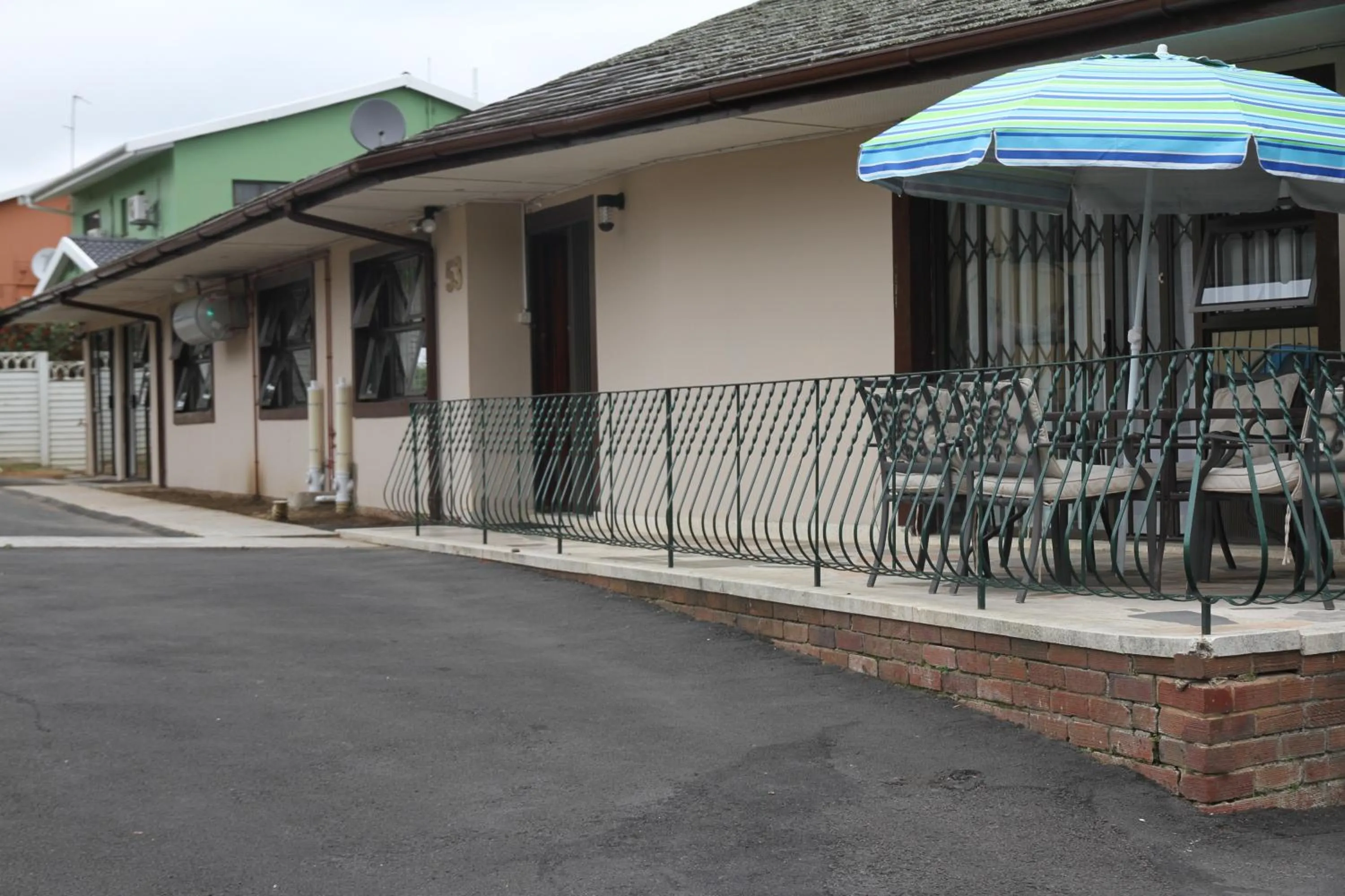 Quiet street view in Nkosazana Guest House