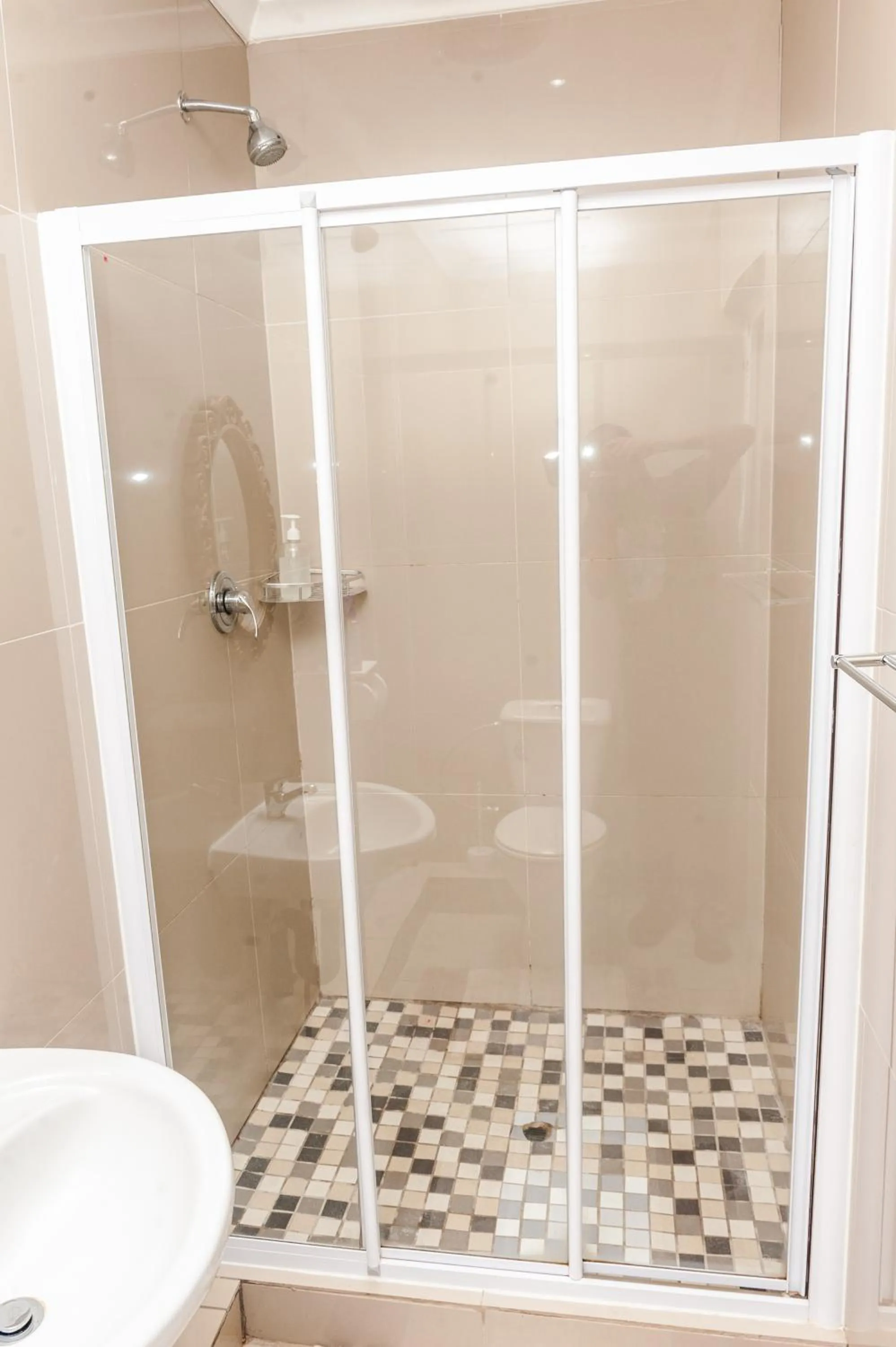Shower in Nkosazana Guest House