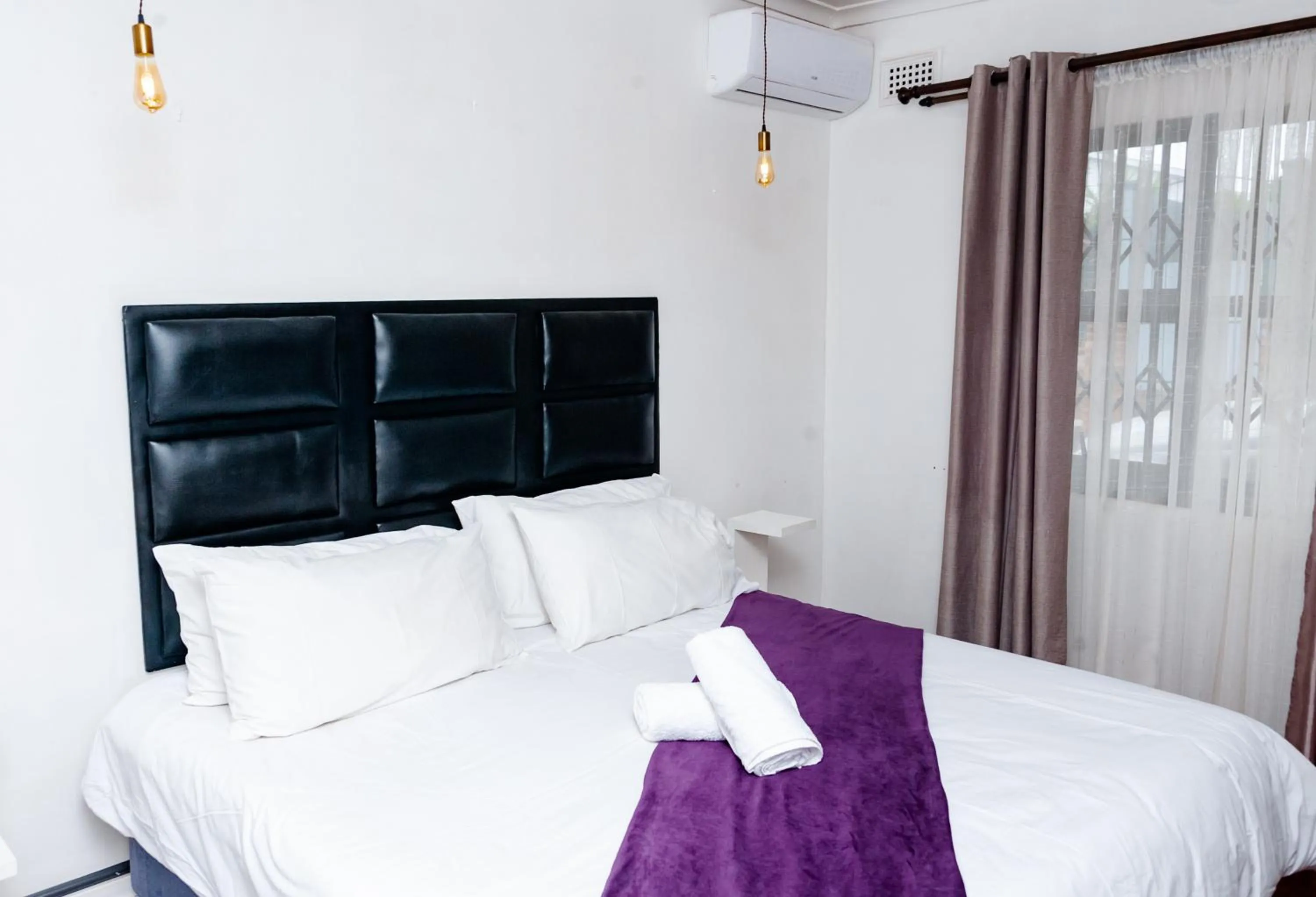 air conditioner, Bed in Nkosazana Guest House