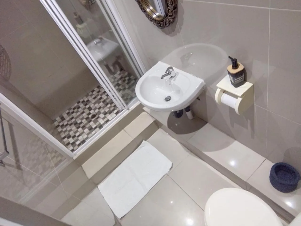 Shower in Nkosazana Guest House