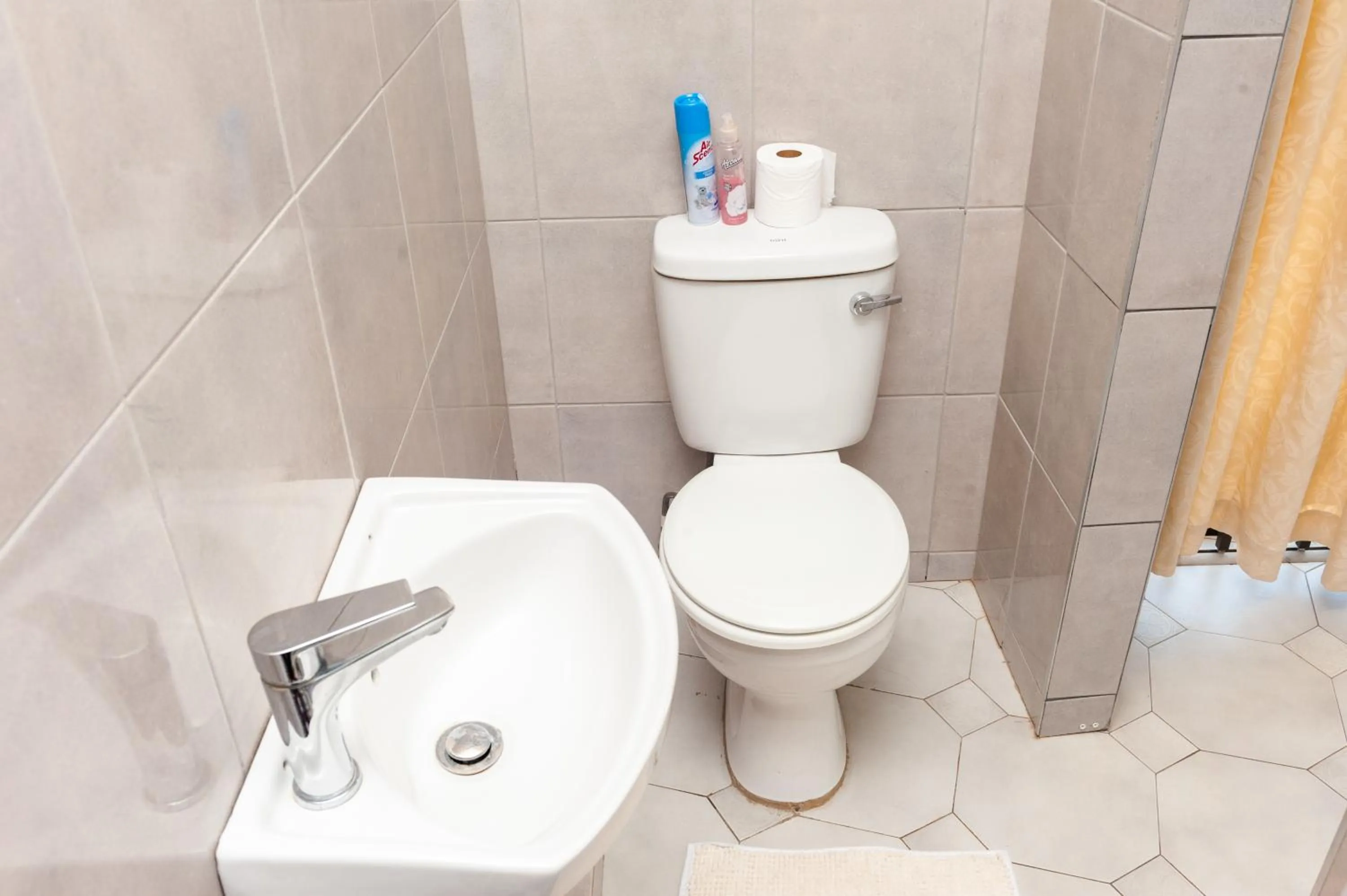 Toilet in Nkosazana Guest House