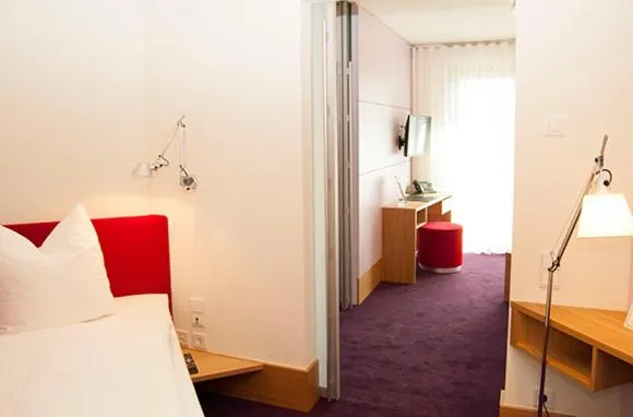 Photo of the whole room, Bed in TraumHaus im Elsterpark