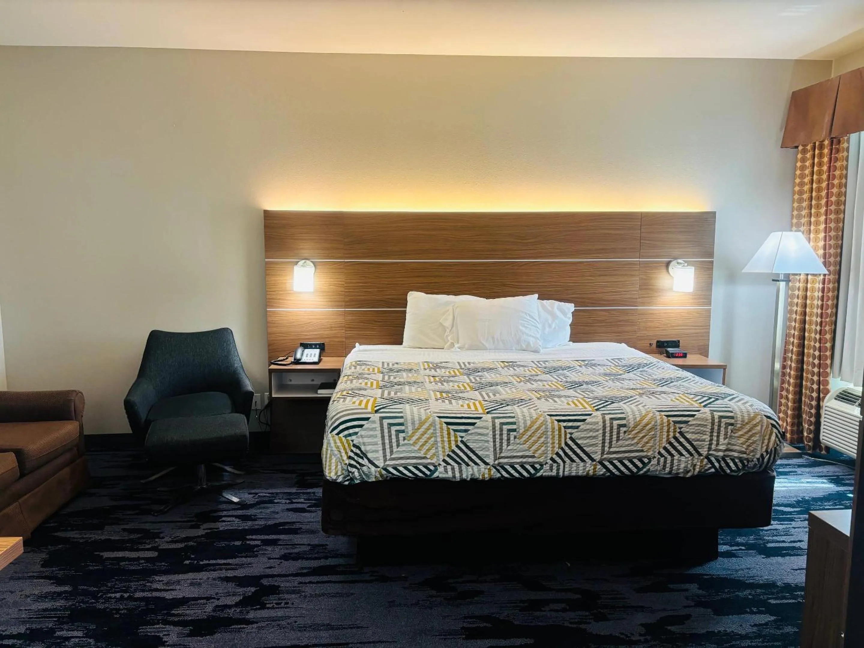 Bedroom, Bed in Rodeway Inn & Suites Winnfield