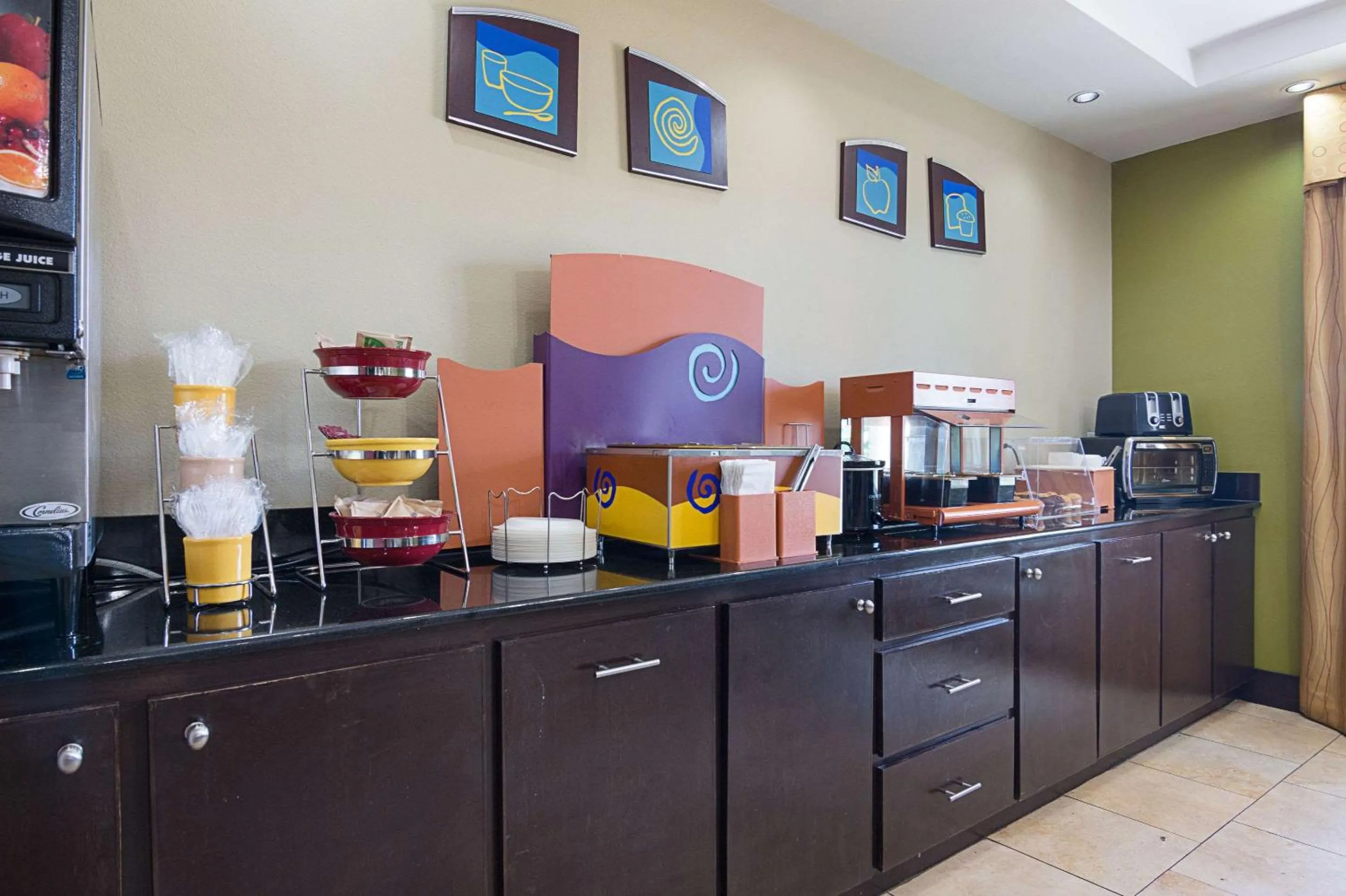 Restaurant/places to eat in Rodeway Inn & Suites Winnfield