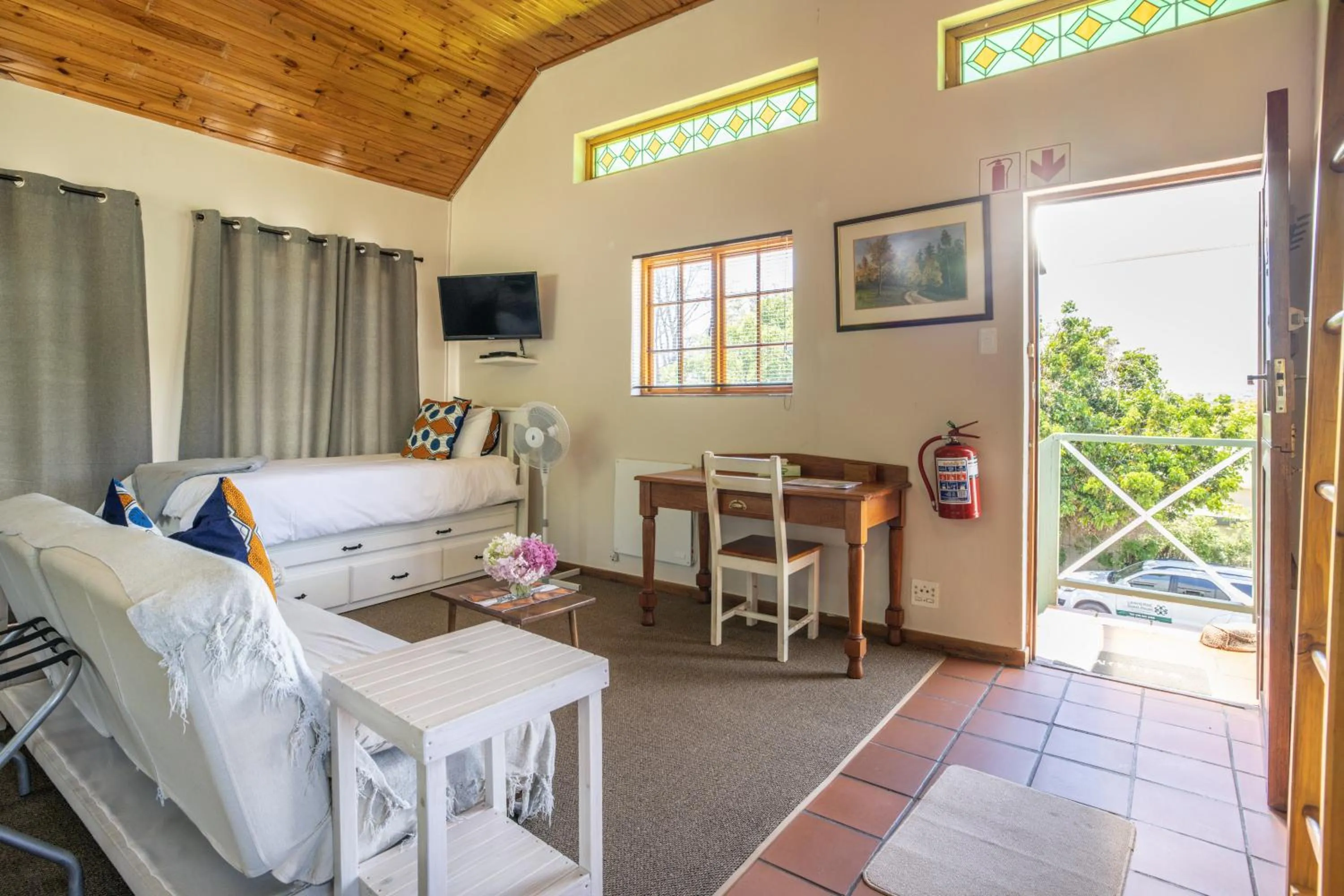 Communal lounge/ TV room in Lanherne Guest House Bed & Breakfast