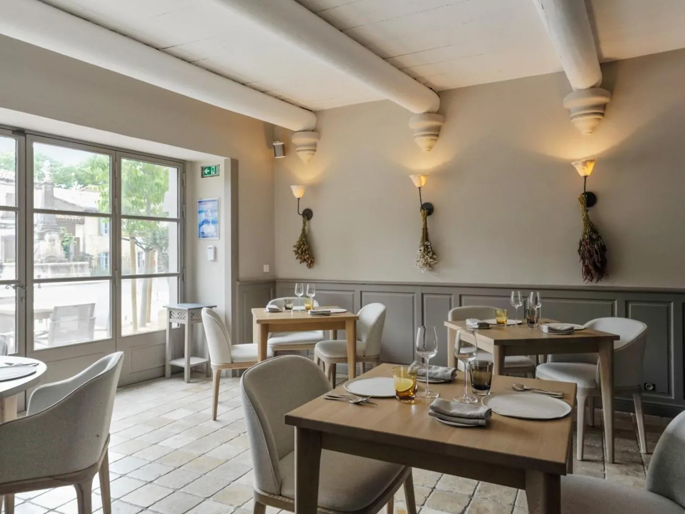 Restaurant/places to eat in Maison Hache