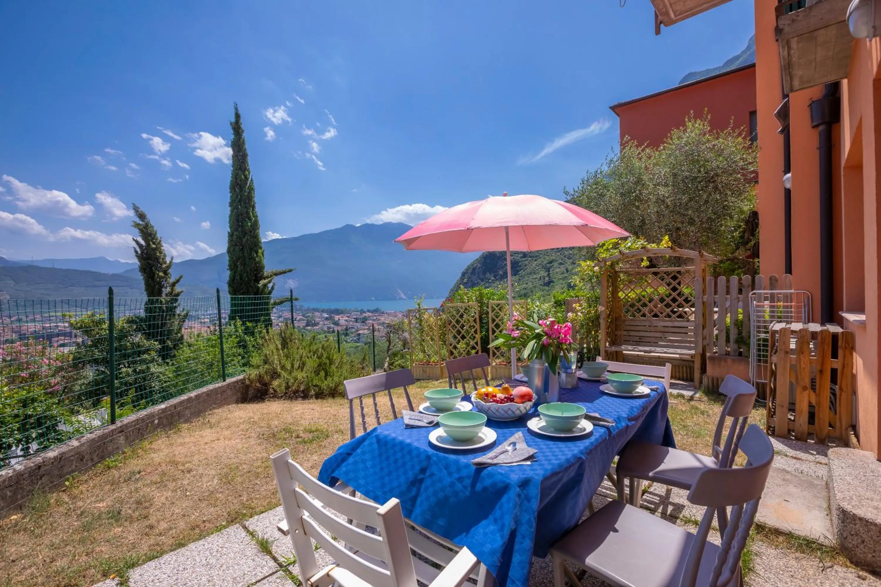Dining area in Casa Turchese - Happy Rentals