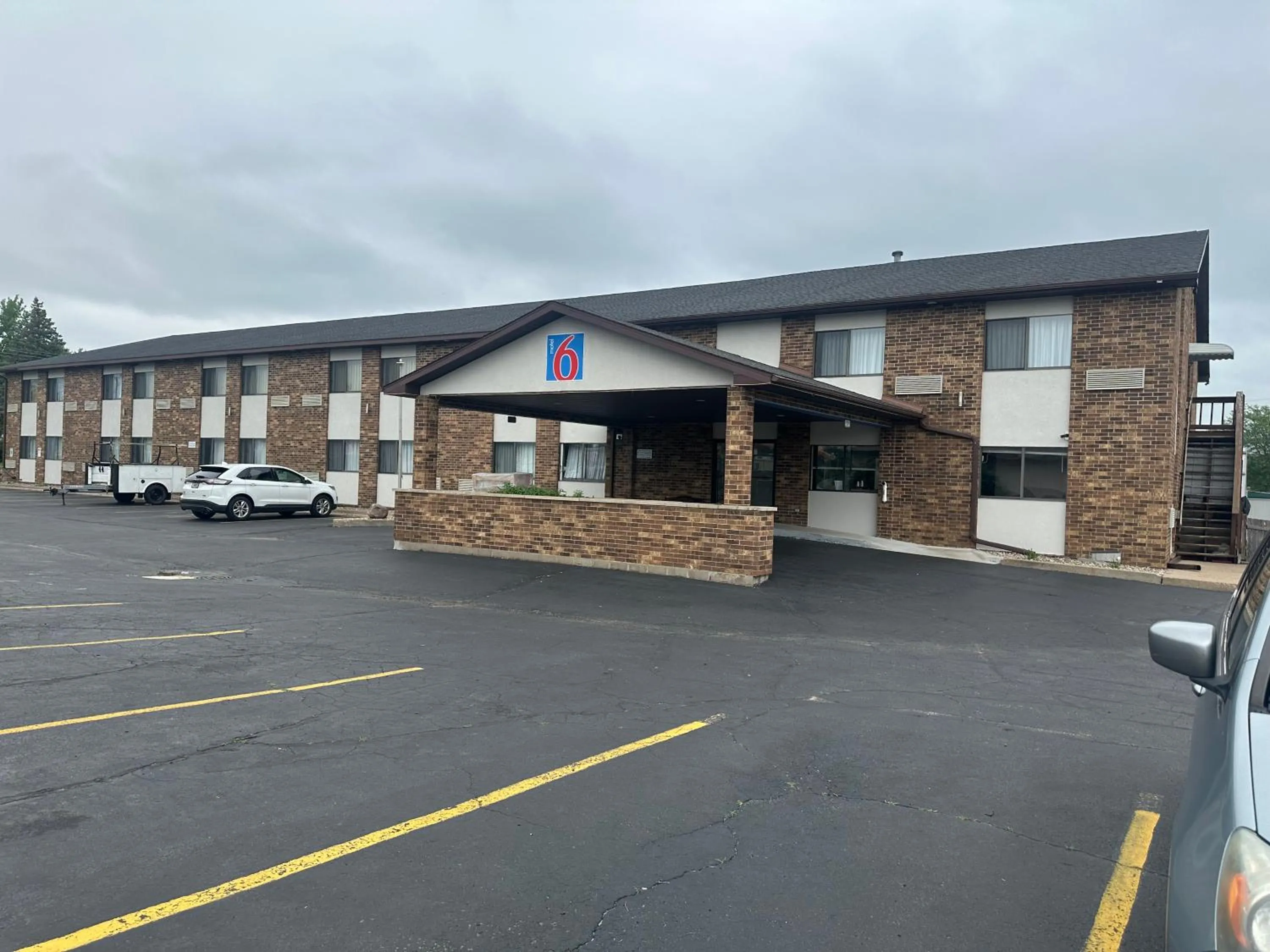 Property building in Motel 6-Wisconsin Rapids, WI