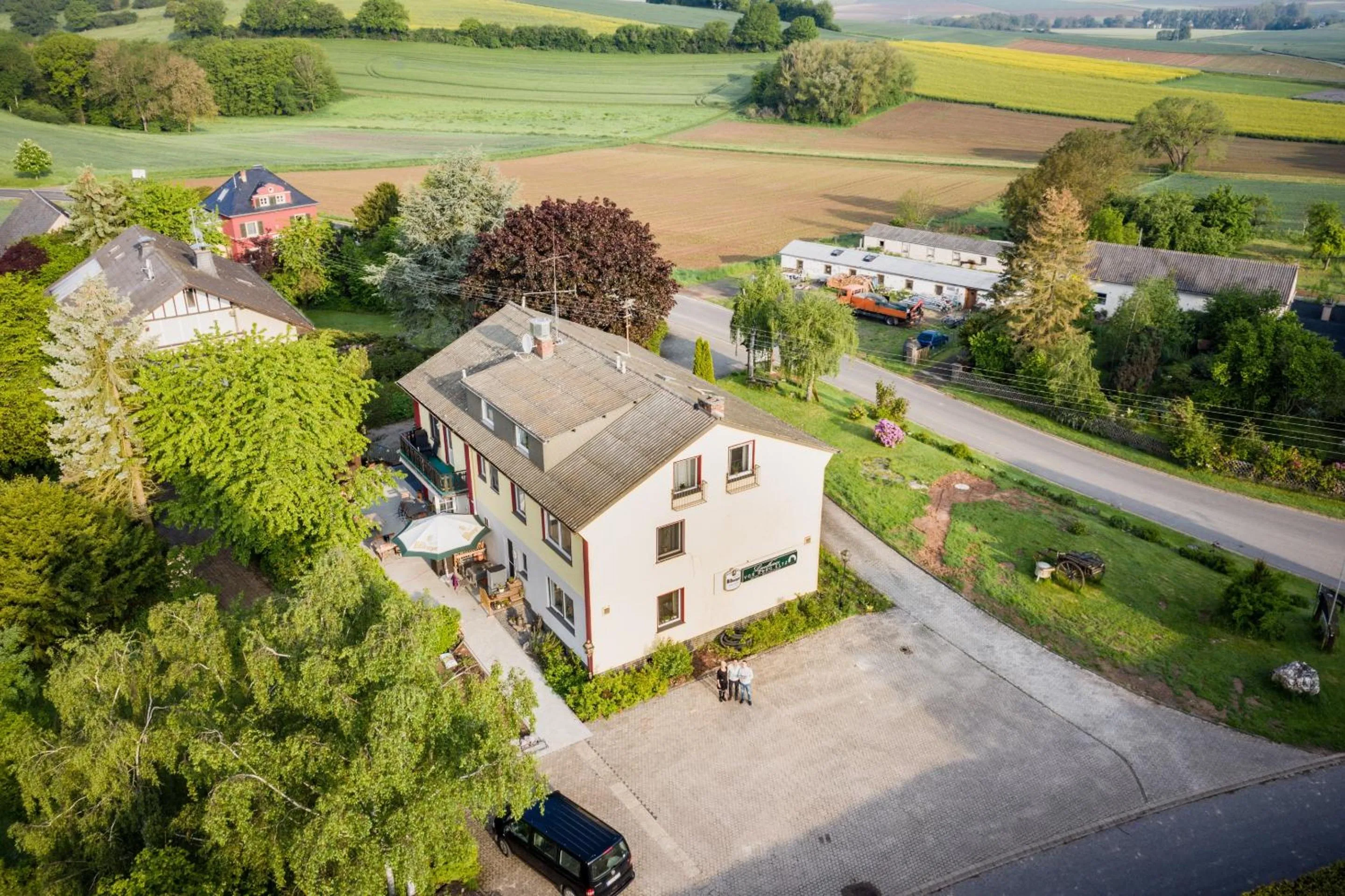 Property building in Landhaus vor Burg Eltz