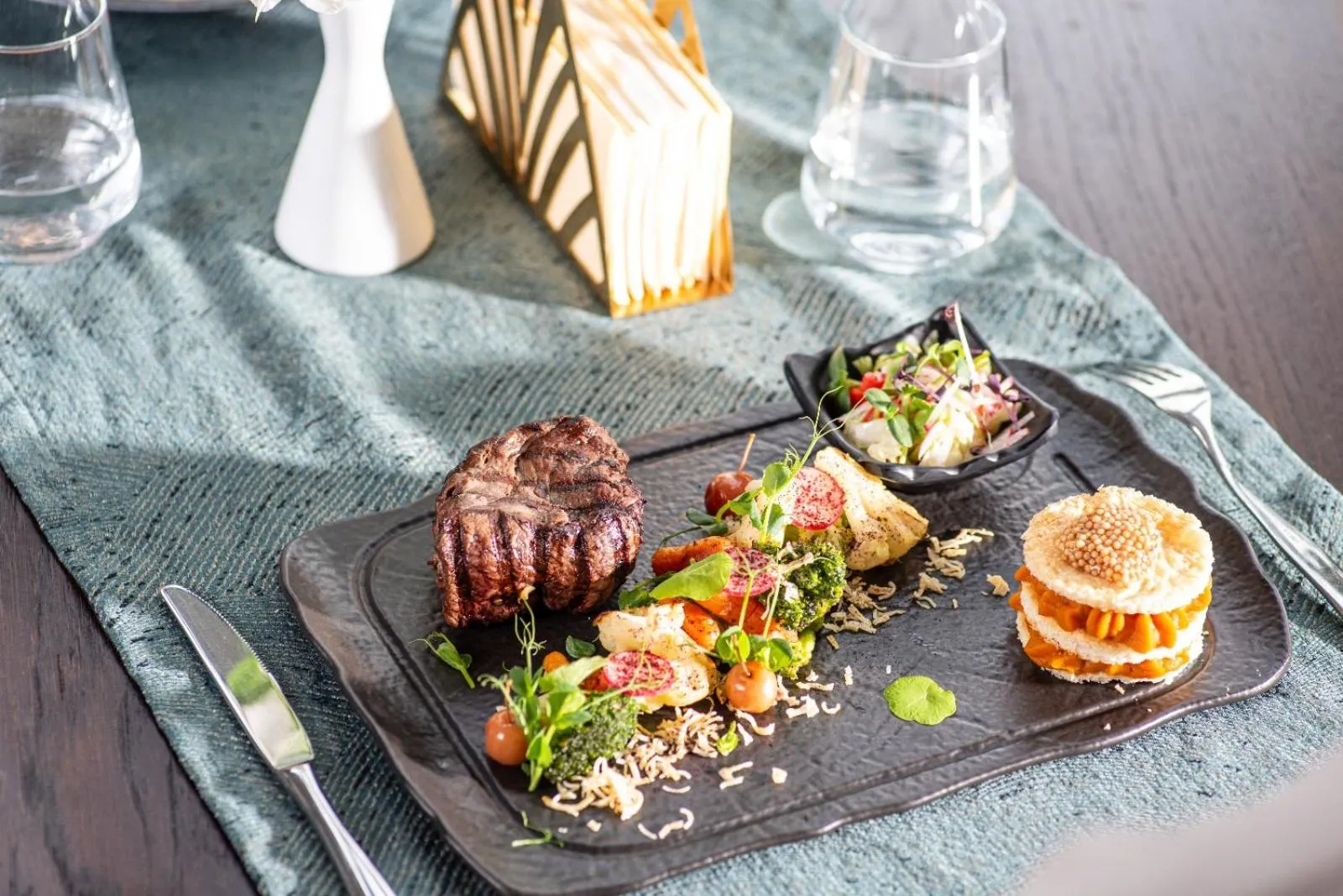 Restaurant/places to eat in Castelnor