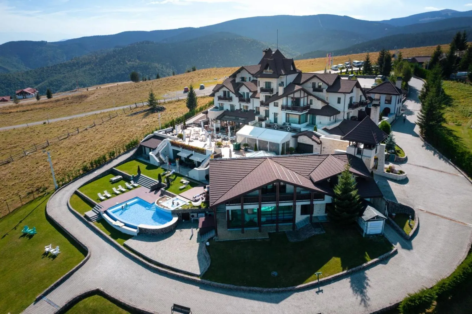 Property building in Castelnor