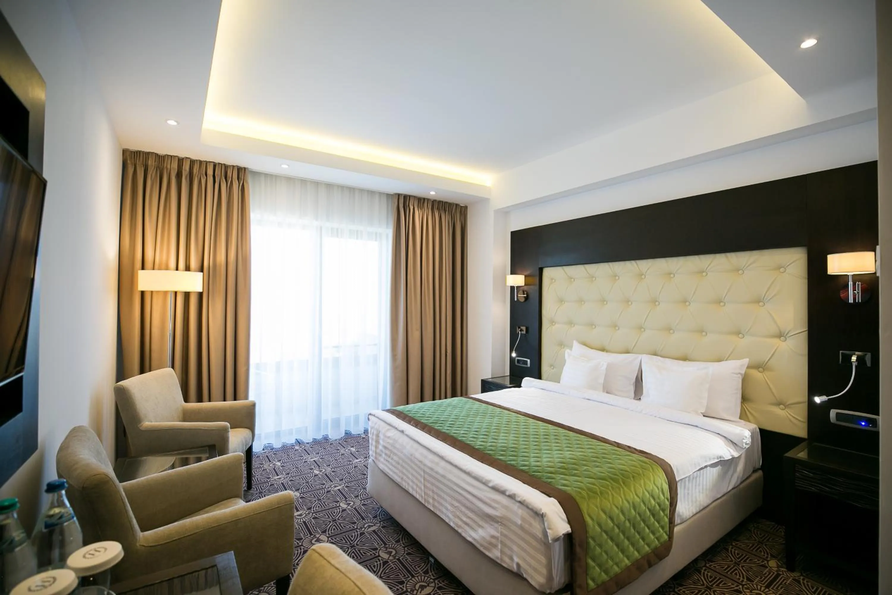 Photo of the whole room, Bed in Castelnor