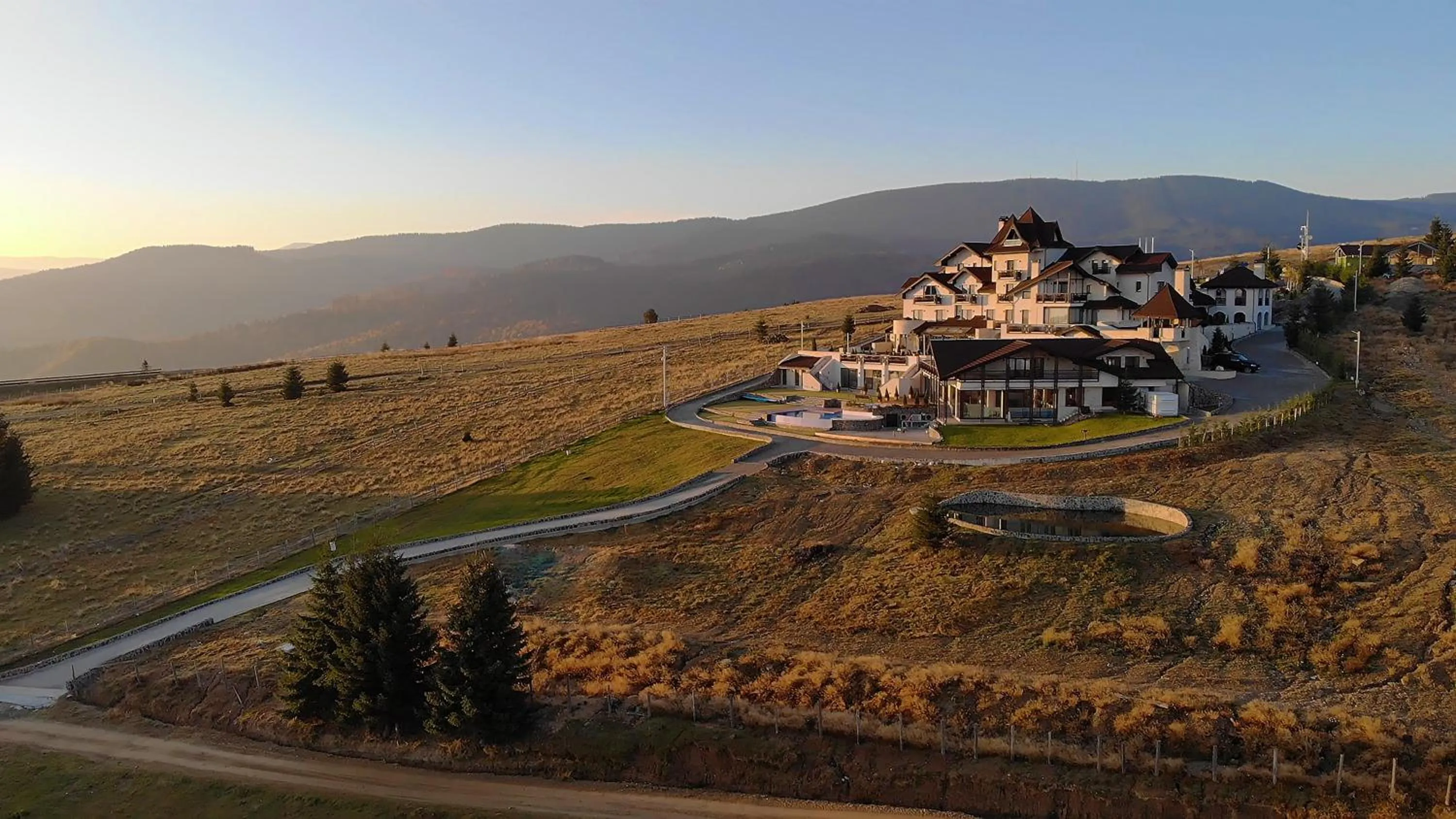 Property building in Castelnor