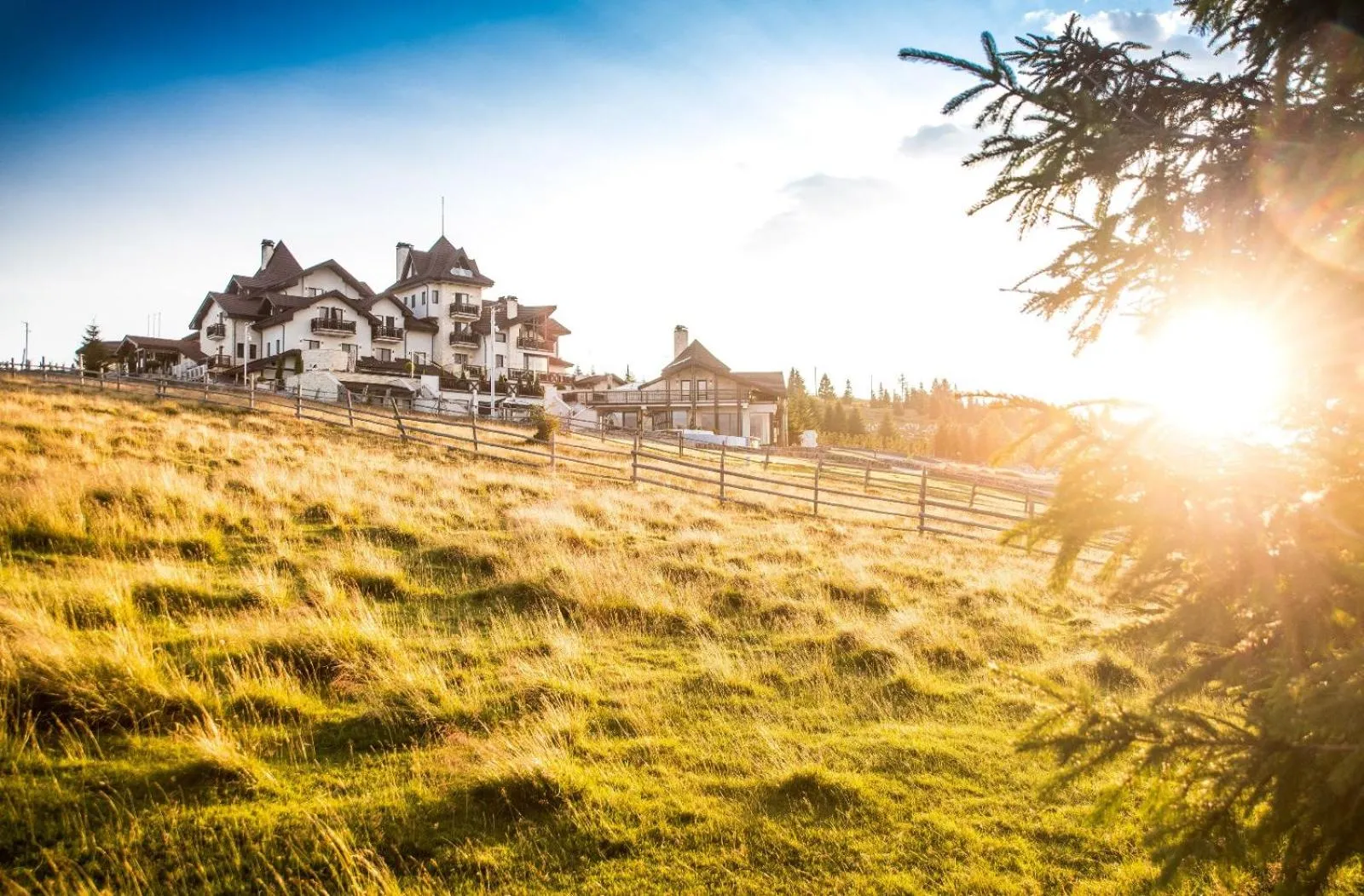 Property building in Castelnor