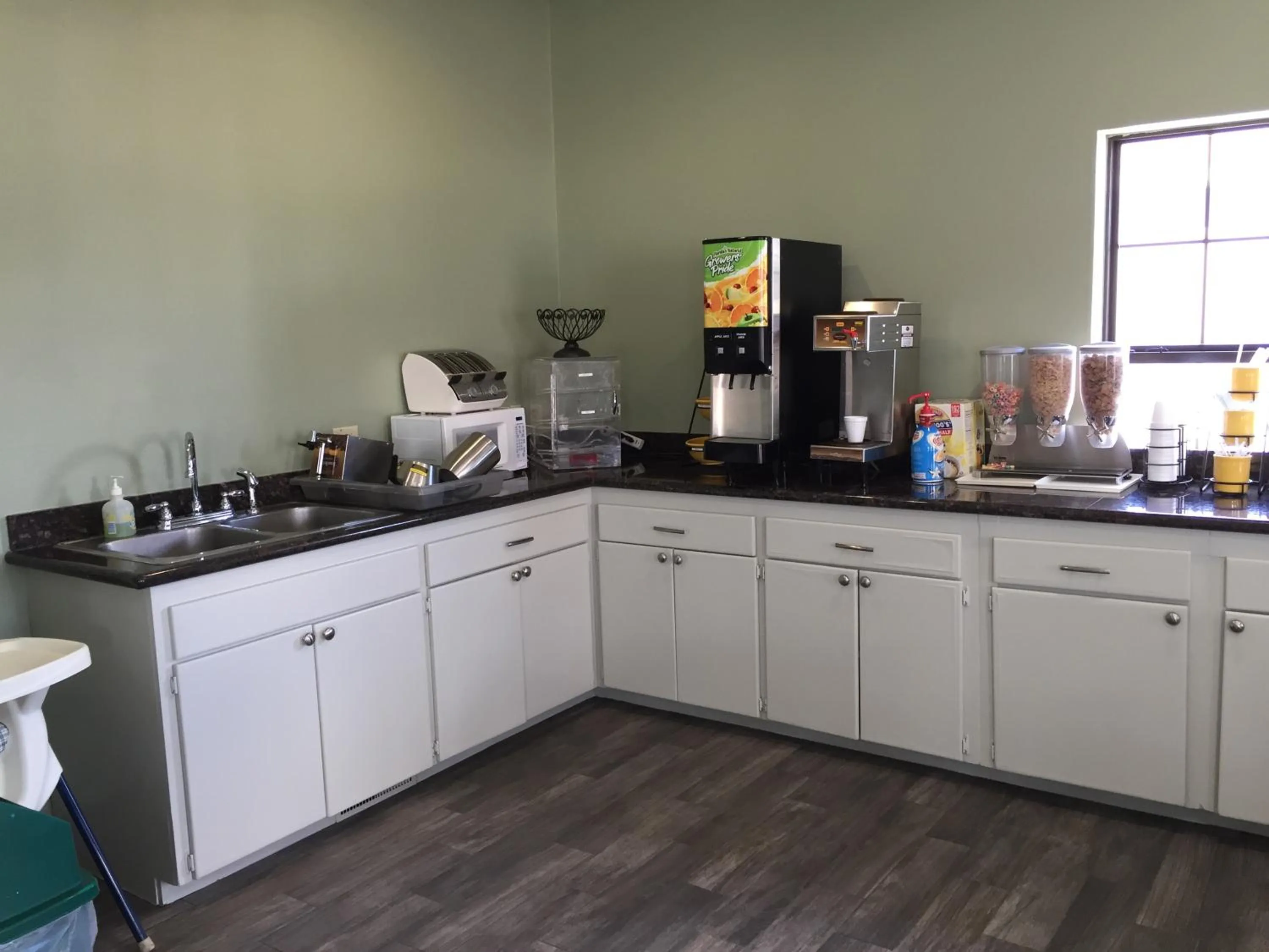 Continental breakfast in Americas Best Value Inn-Norman